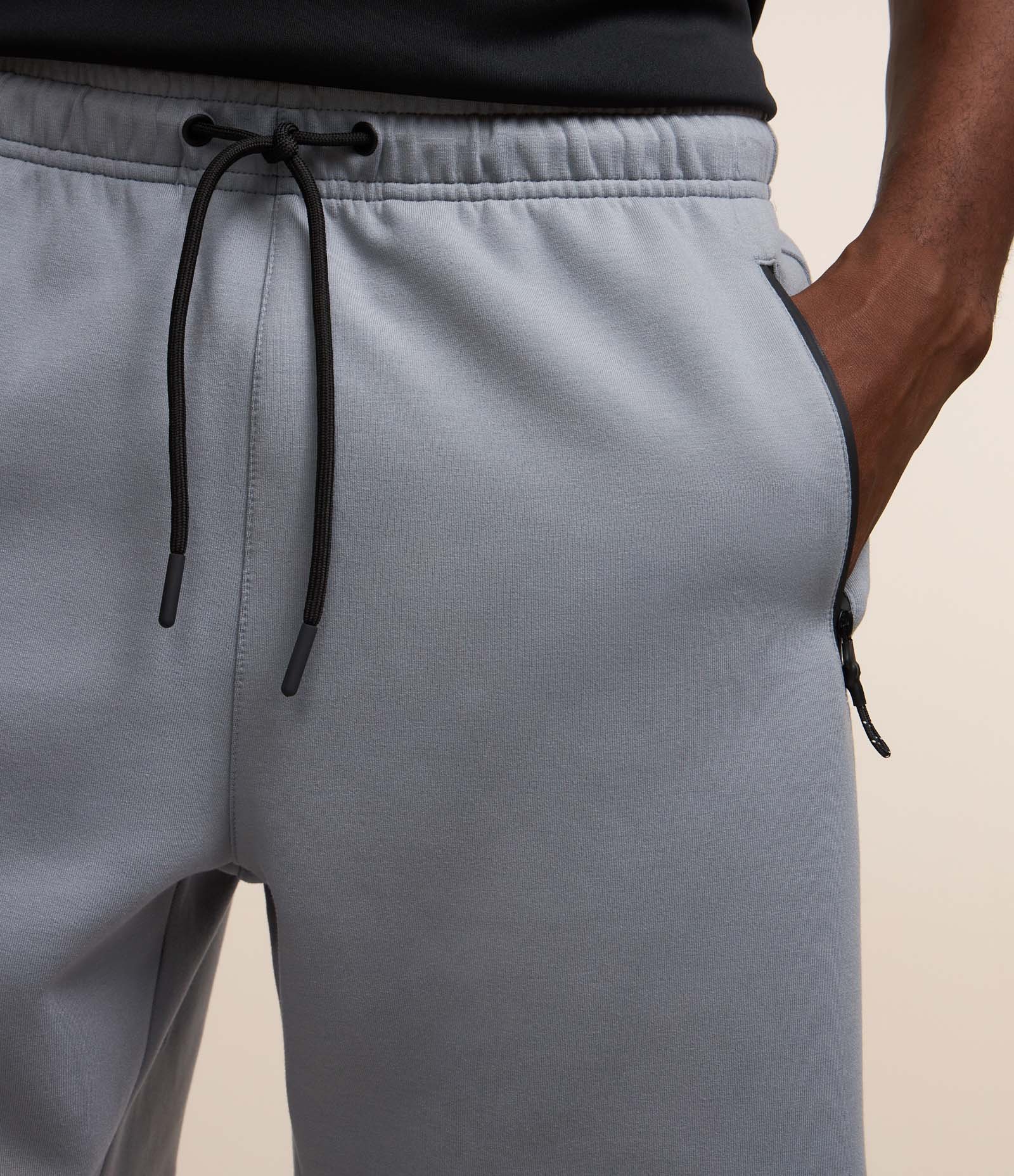 Bermuda Esportiva em Moletom Tecnológico com Cós Elástico e Zíper no Bolso 4