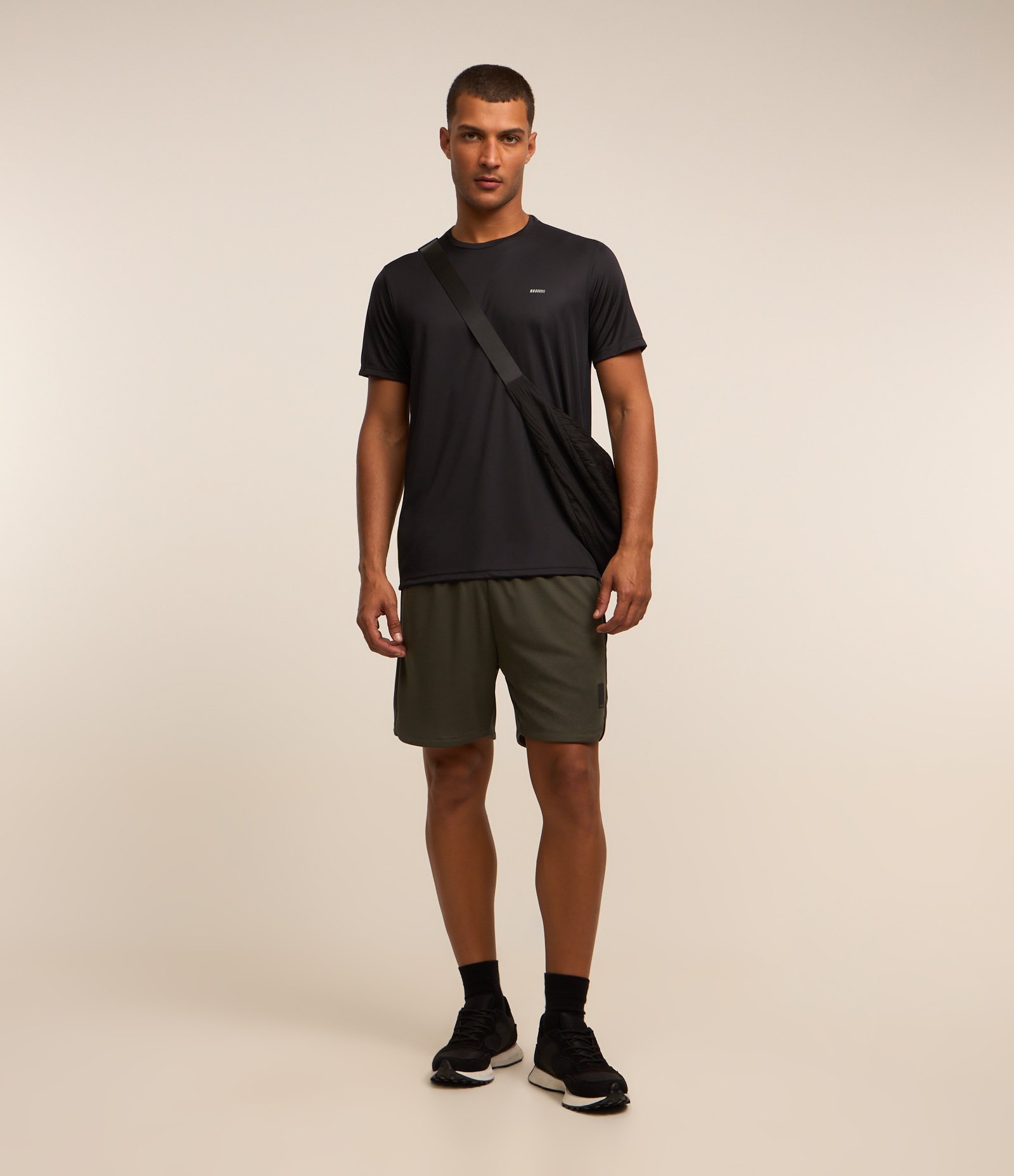 Bermuda Esportiva com Tecnologia Dry Verde Militar 1