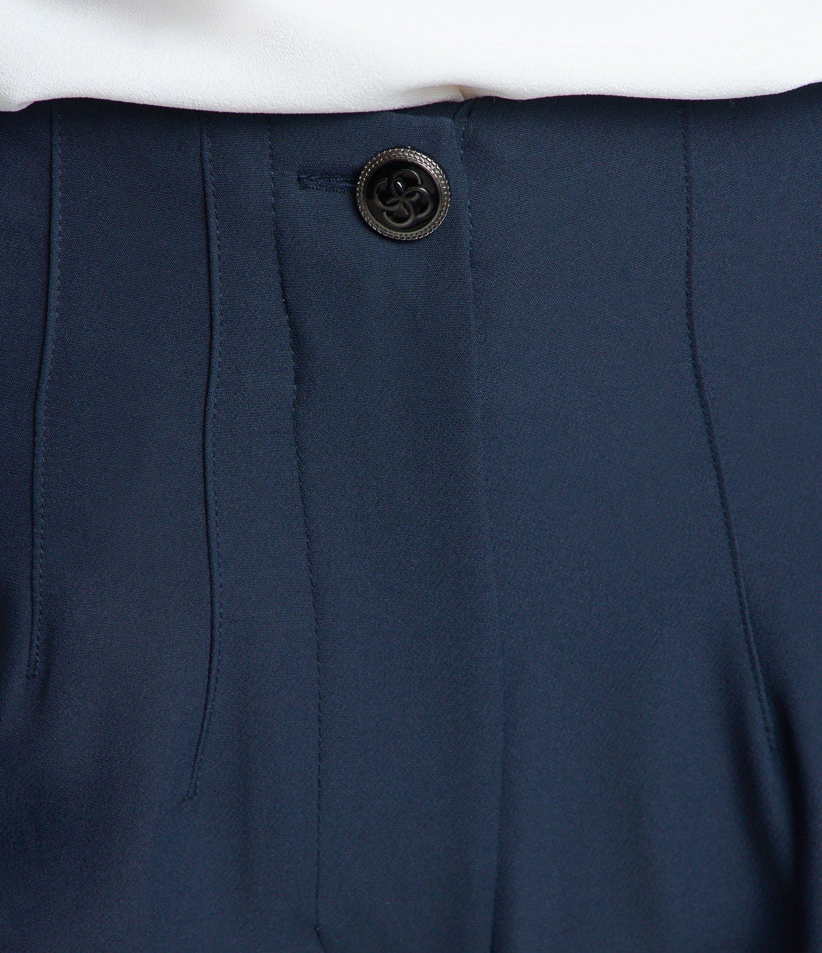 Calça Cenoura Alfaiatada com Botão Decorado no Cós Azul Marinho 3