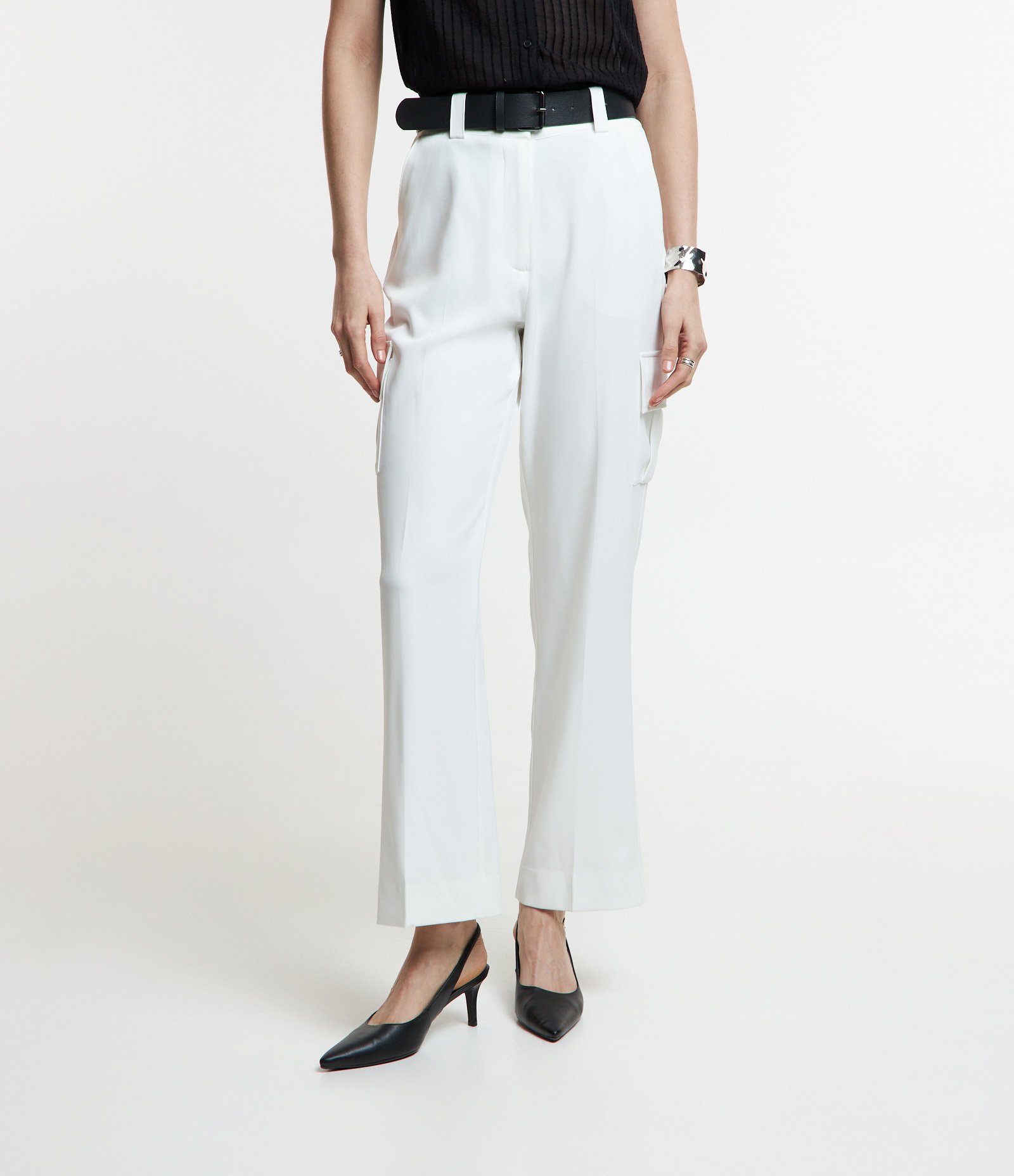 Calça Reta Alfaiatada em Crepe com Cinto e Bolsos Laterais Branco Neve 3