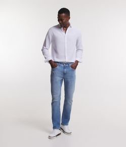 Calça Slim Jeans Básica com Elastano e Pequenos Puídos