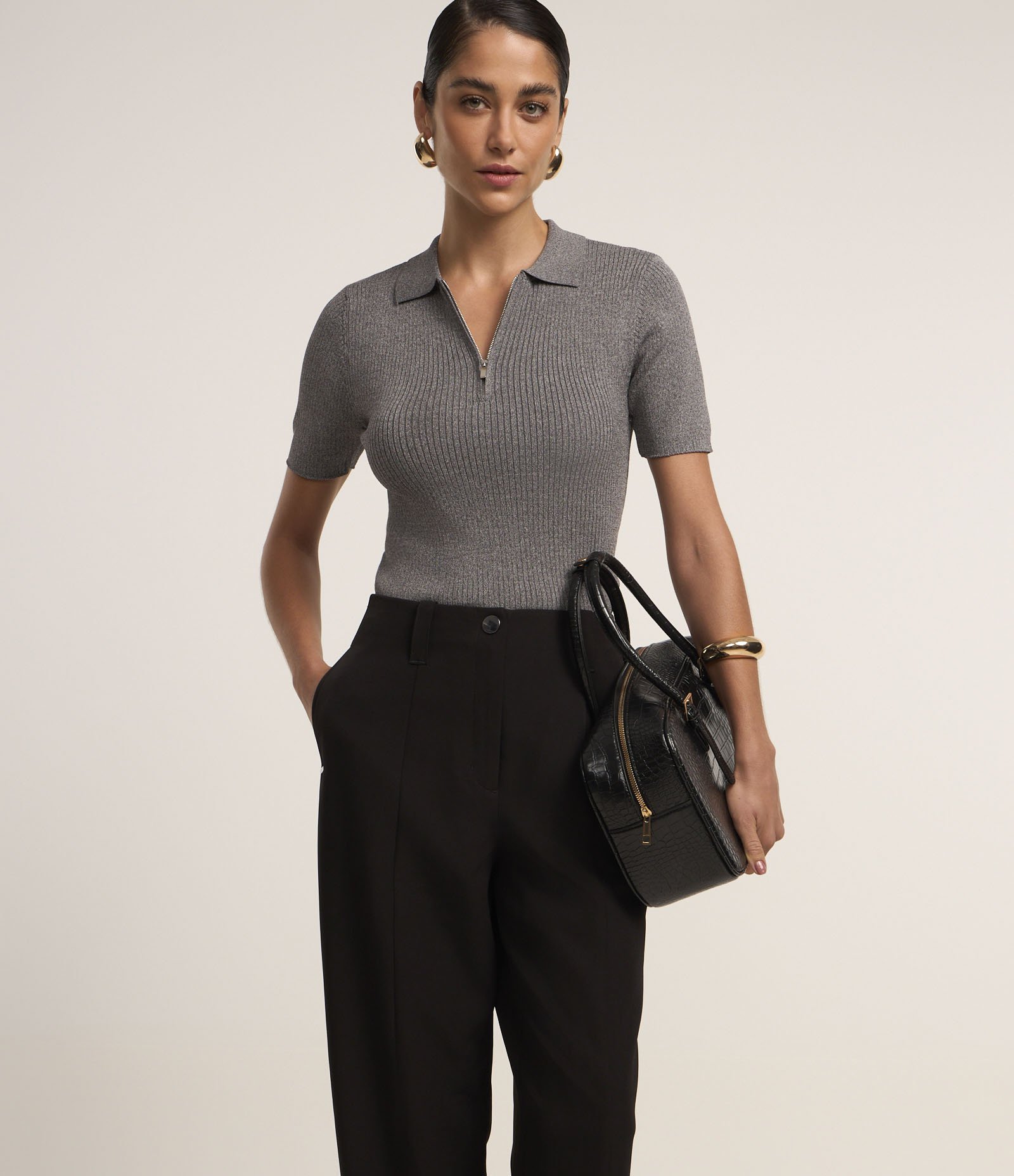 Calça Reta em Alfaiataria com Detalhe de Fenda Preto 2