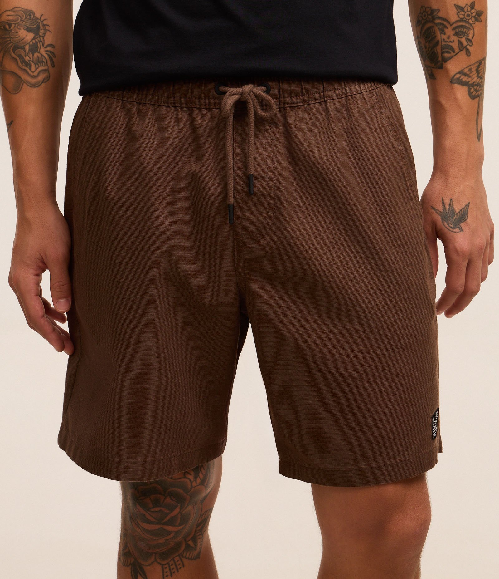 Bermuda Texturizada com Cós Elástico e Cordão para Ajuste Marrom 2