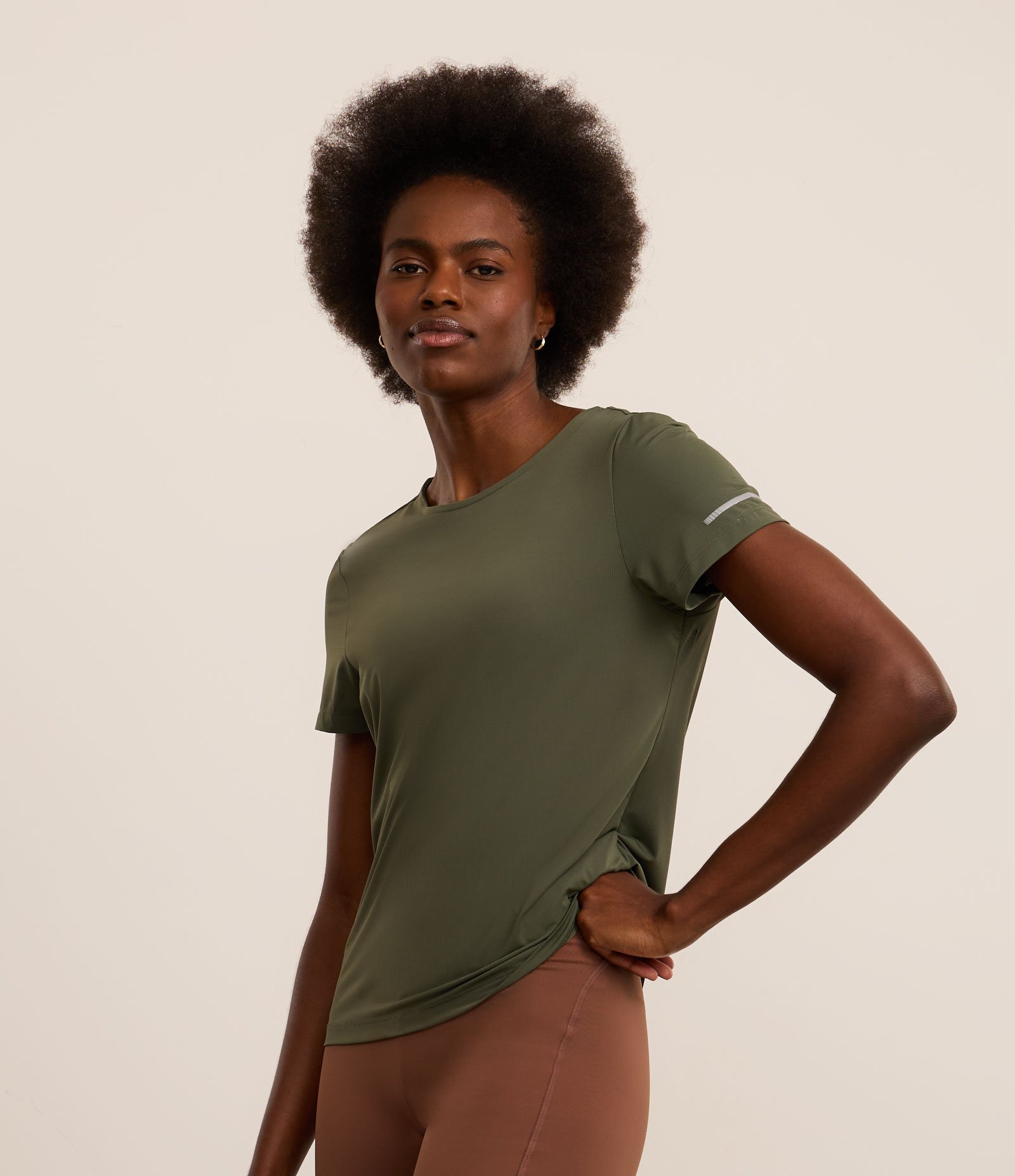 Camiseta Esportiva Regular Texturizada com Detalhe Refletivo Verde Estonado 1