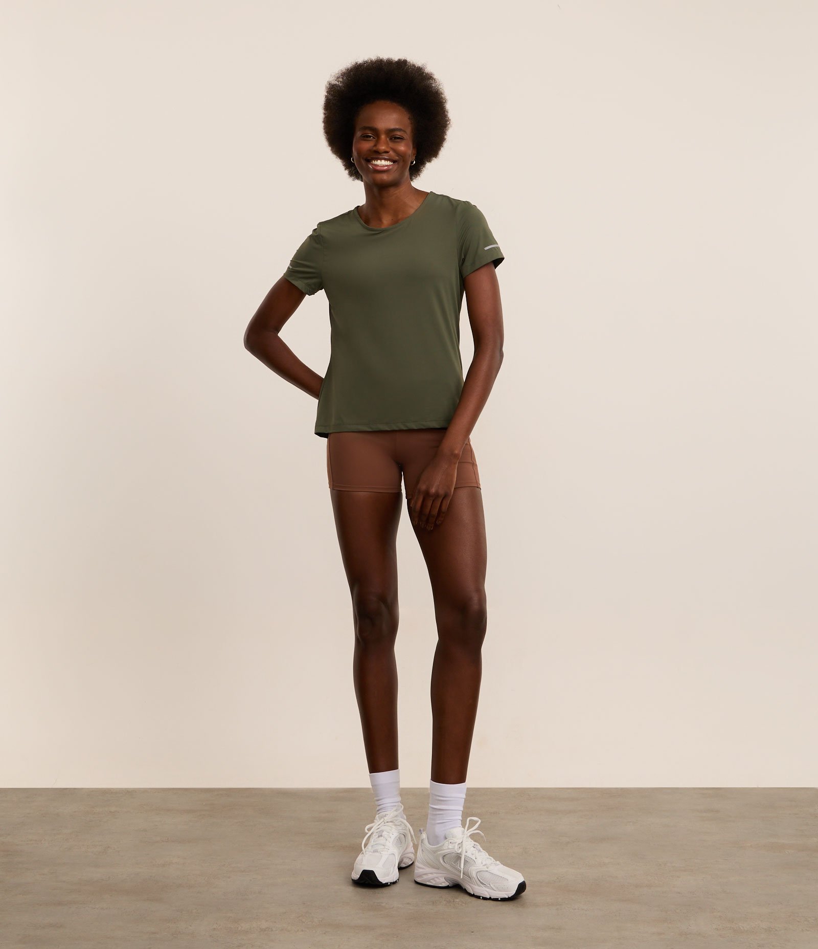 Camiseta Esportiva Regular Texturizada com Detalhe Refletivo Verde Estonado 2