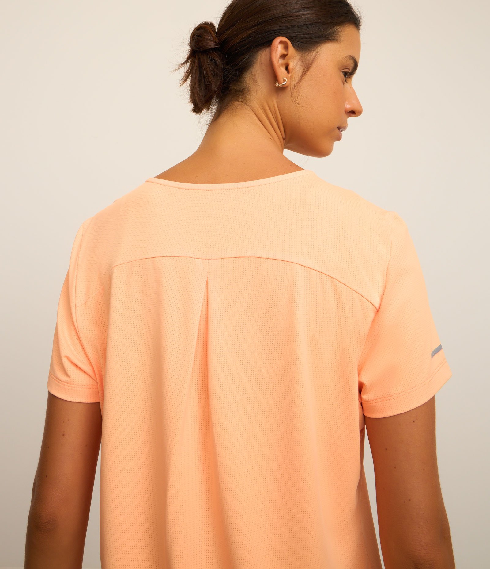 Camiseta Esportiva Regular Texturizada com Detalhe Refletivo Laranja Claro 3