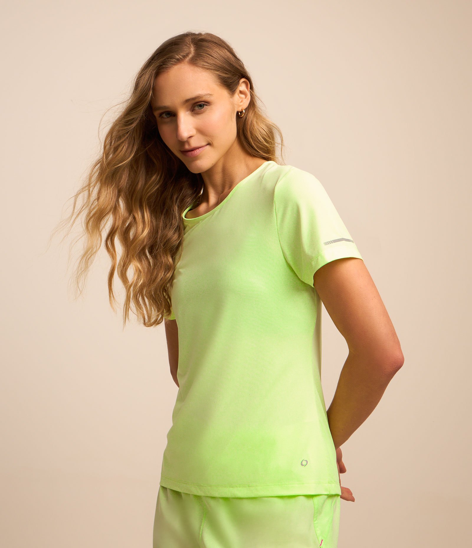 Camiseta Esportiva Regular Texturizada com Detalhe Refletivo Verde Claro 1