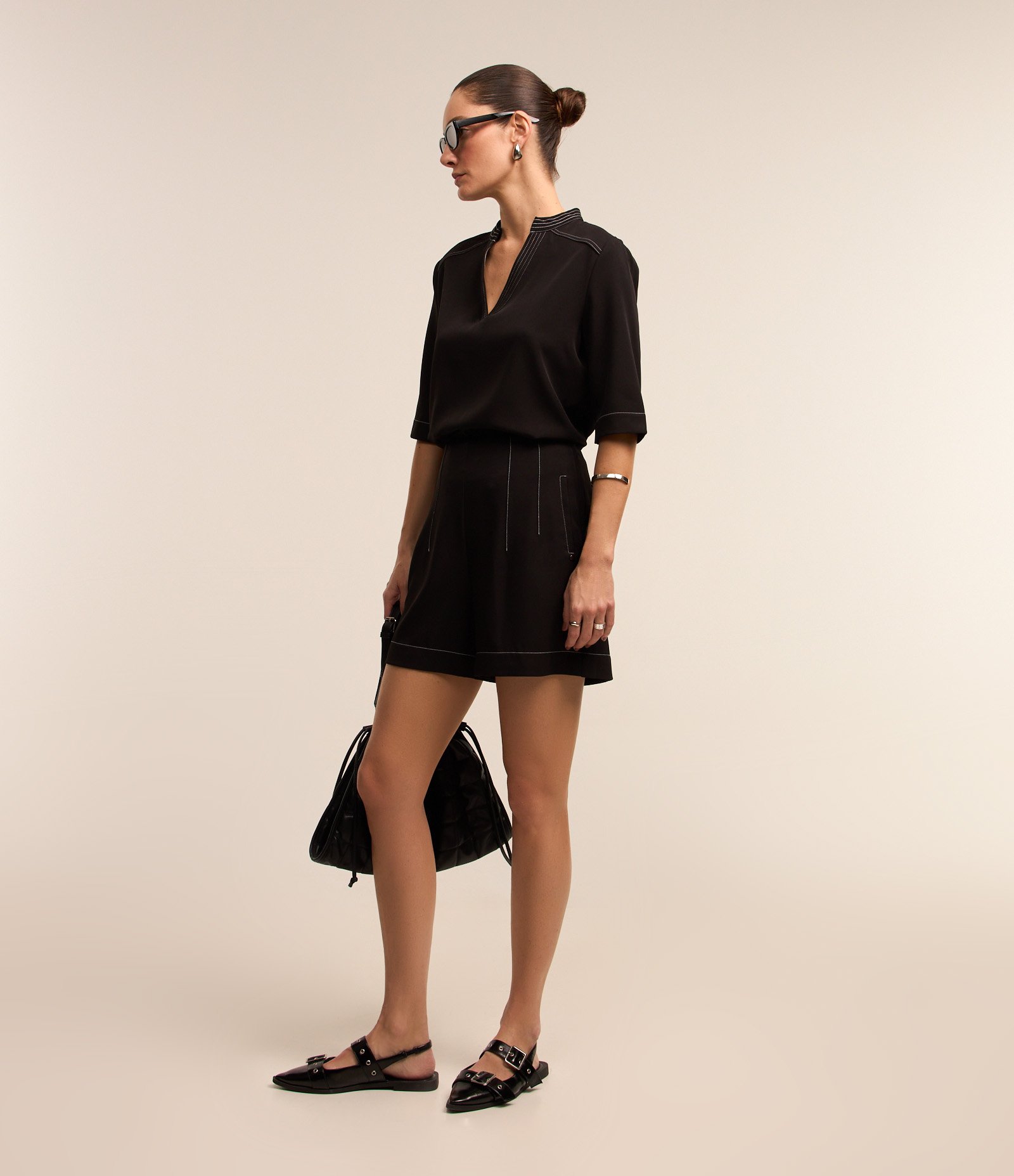 Blusa em Crepe com Detalhes de Pespontos Contrastantes Preto 2