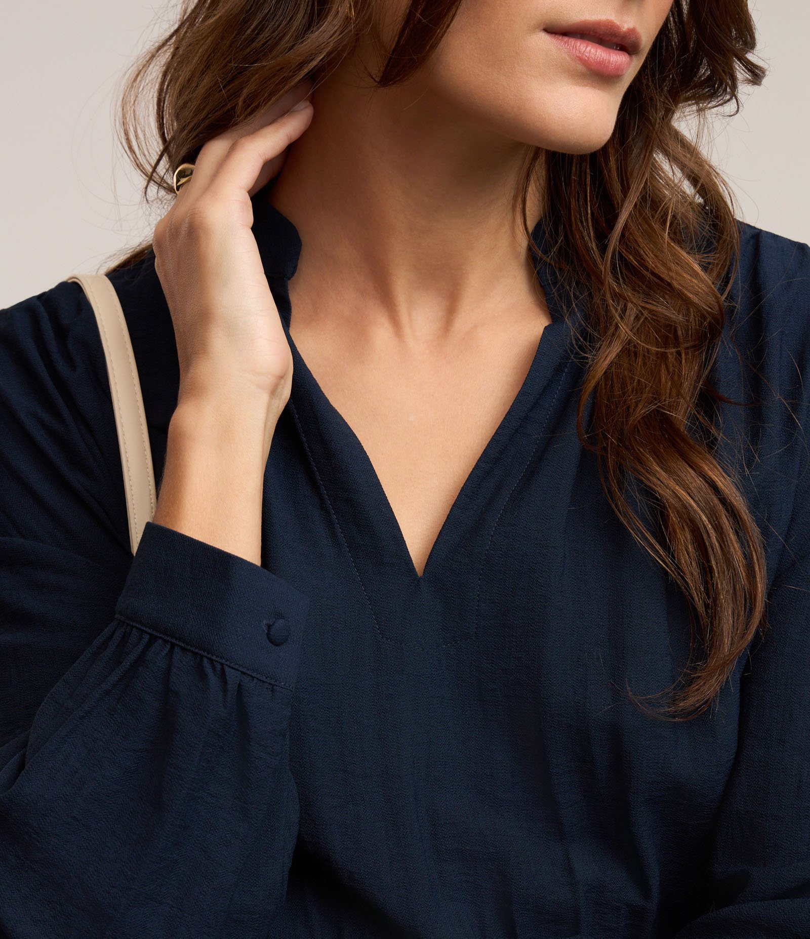Vestido em Viscose com Cintura Ajustada e Decote V Azul 4