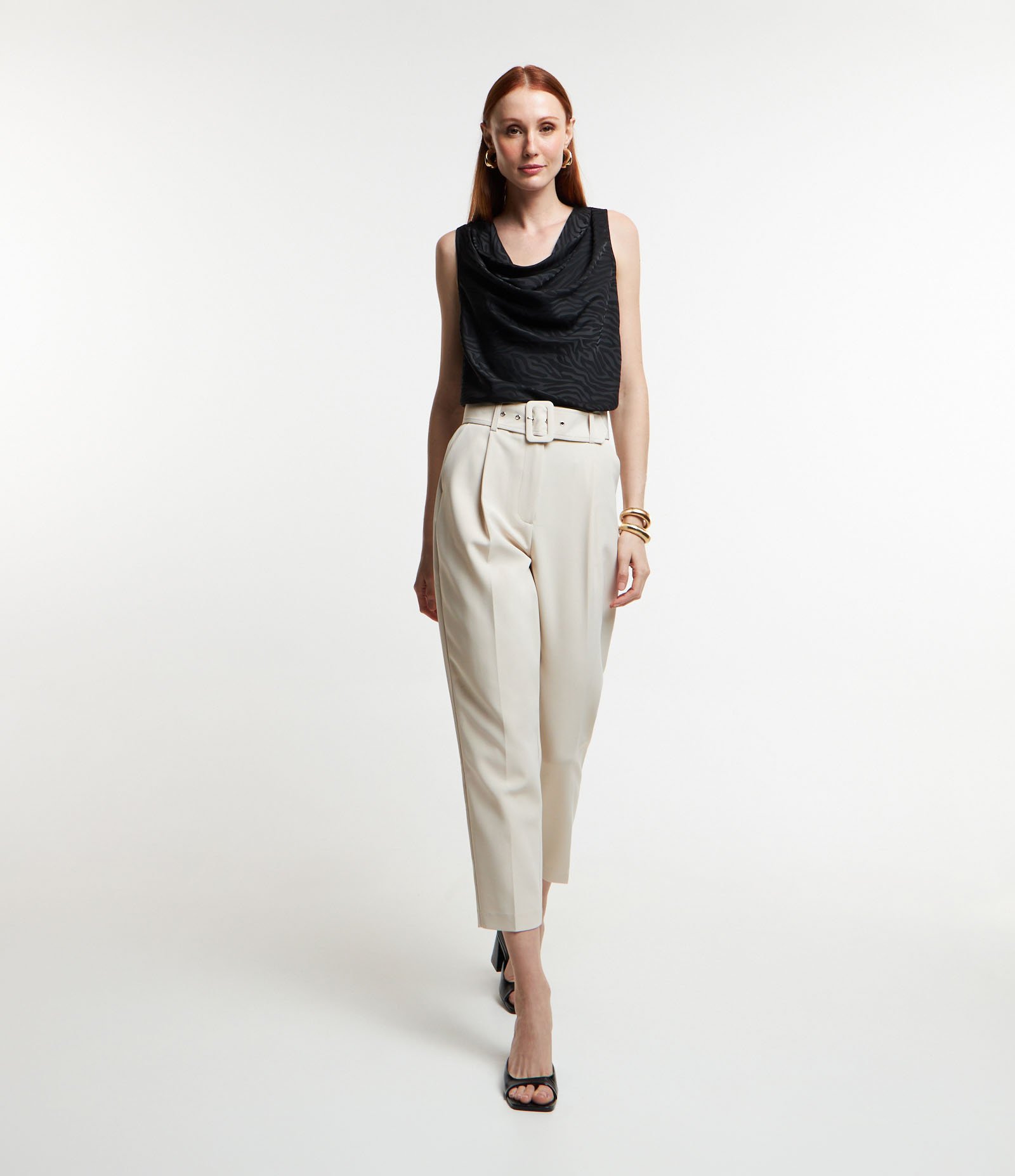 Blusa em Jacquard com Decote Degagê e Estampa Abstrata Preto 3