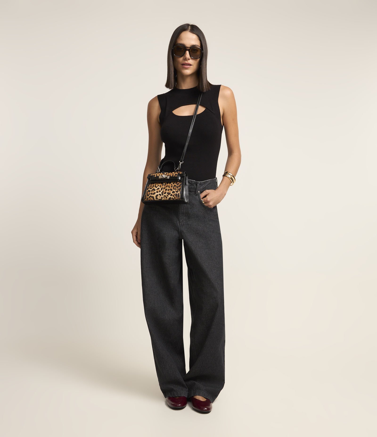 Blusa Sem Manga em Tricô com Recorte Vazado Preto 2