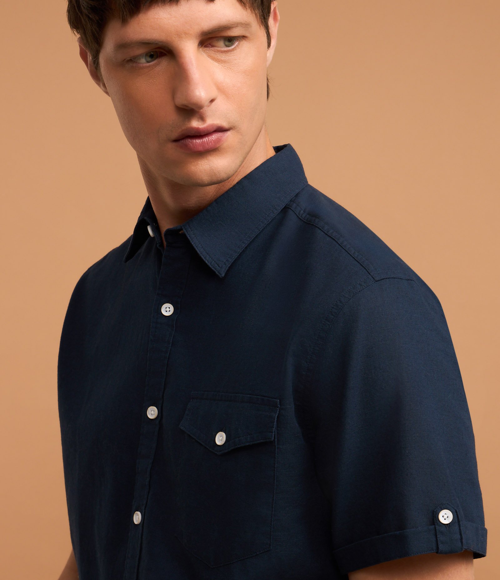 Camisa Comfort em Linho com Bolso e Dobra na Manga Azul Noite 3