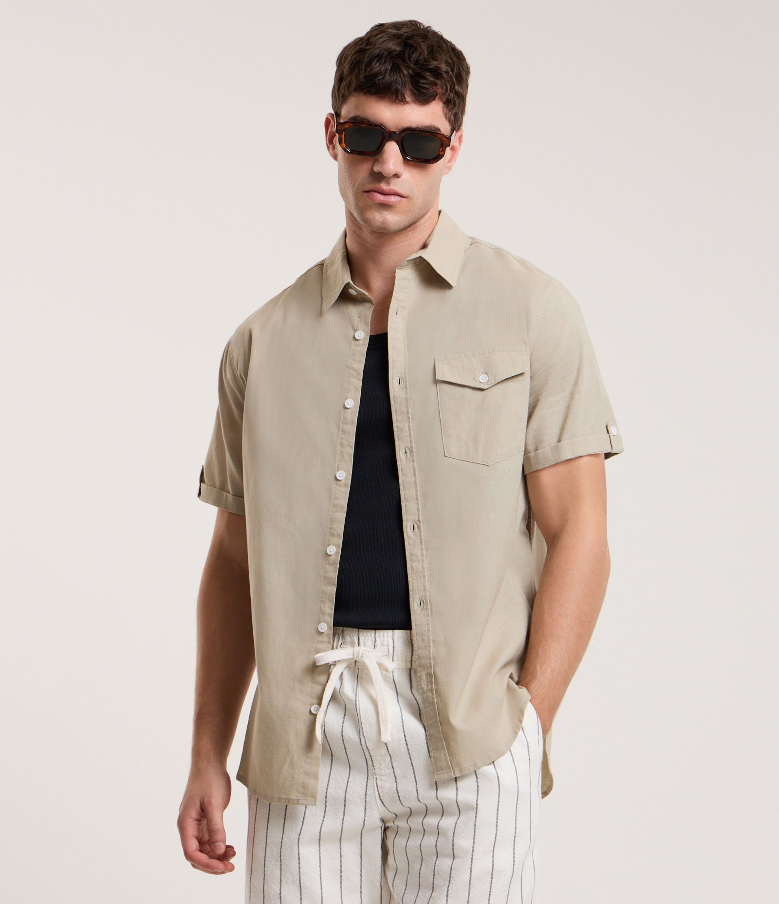 Camisa Comfort em Linho com Bolso e Dobra na Manga 1