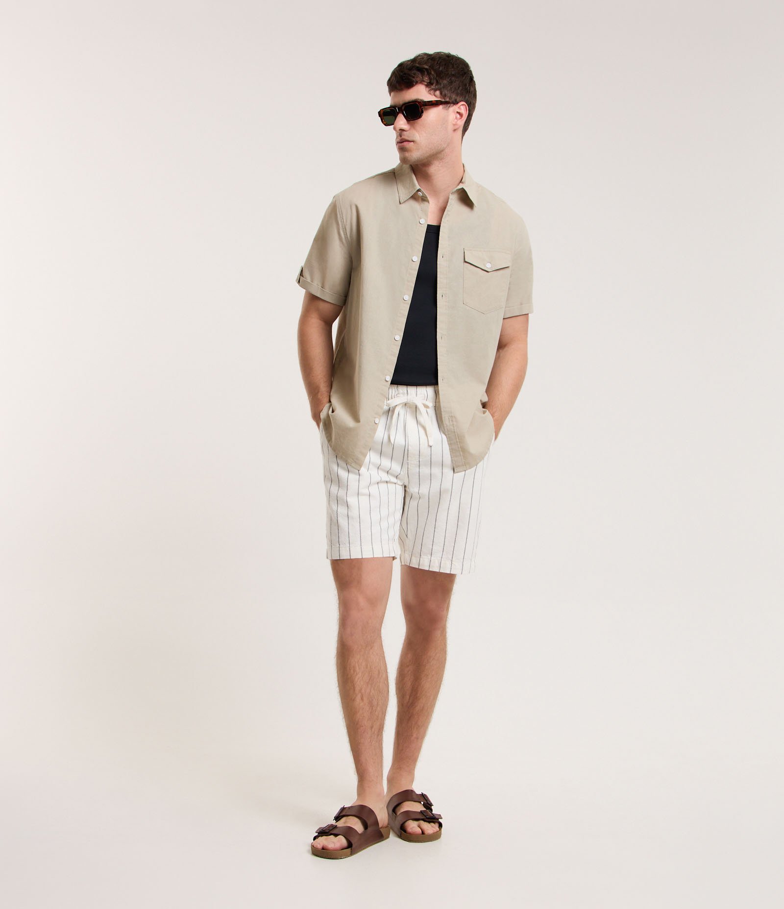 Camisa Comfort em Linho com Bolso e Dobra na Manga 2