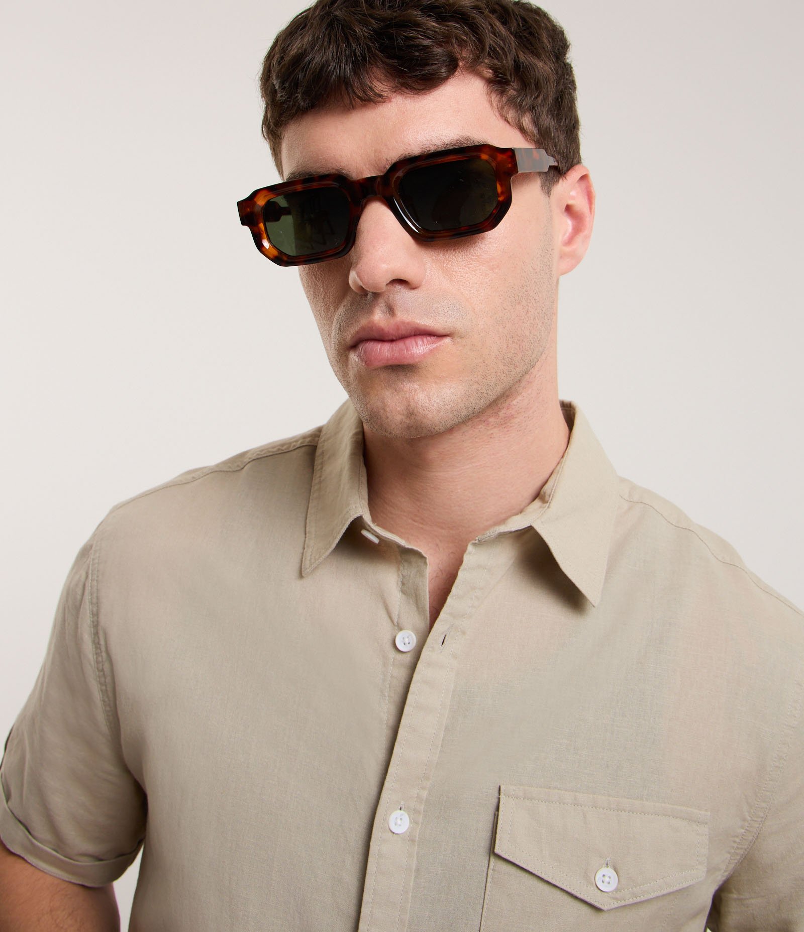 Camisa Comfort em Linho com Bolso e Dobra na Manga 5