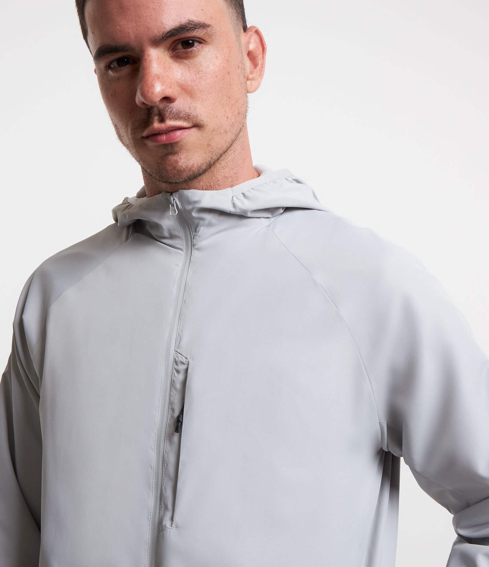 Jaqueta Esportiva com Punhos Ajustados e Capuz 4