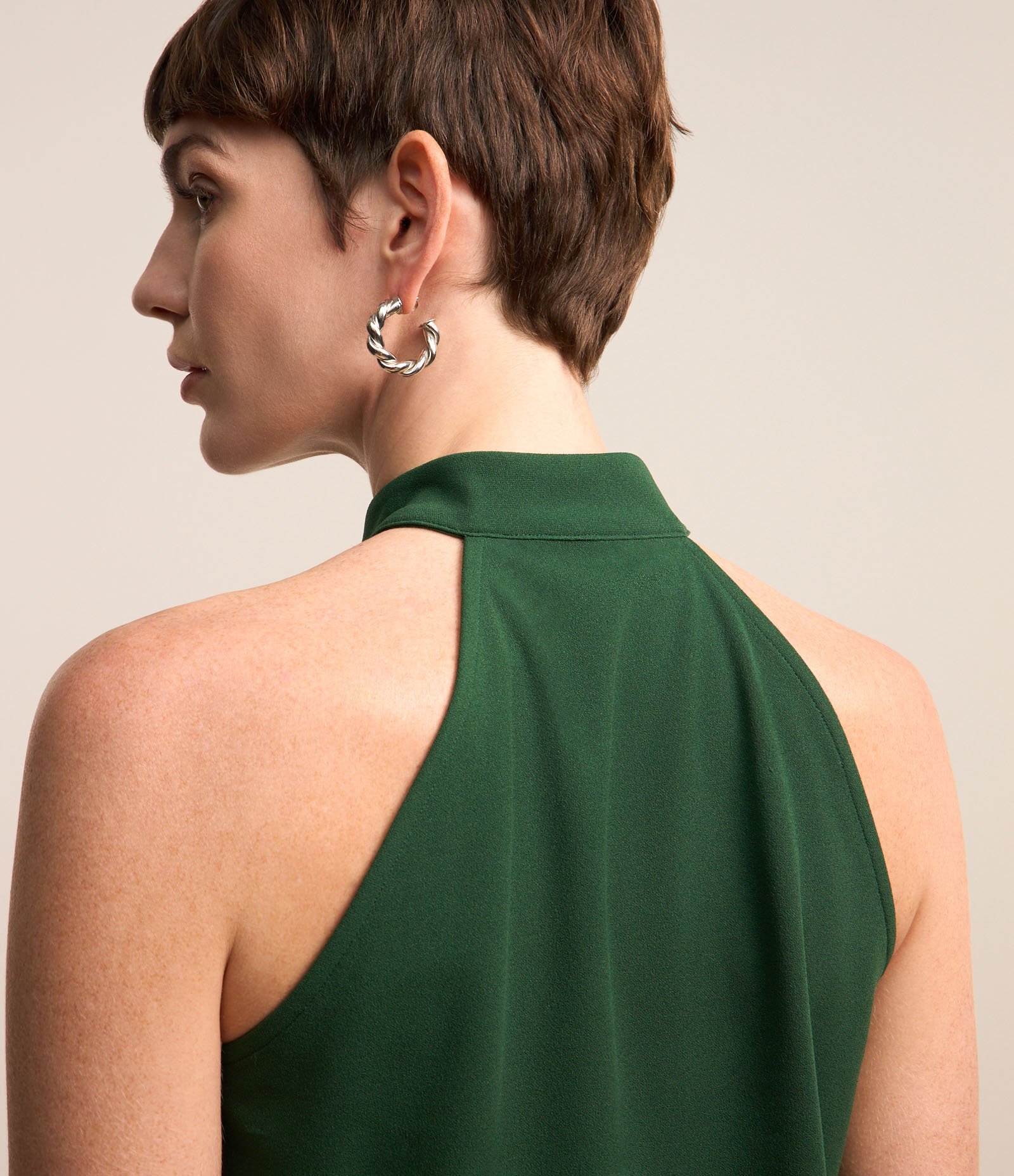 Blusa em Crepe com Golinha Alta Halter Verde 4