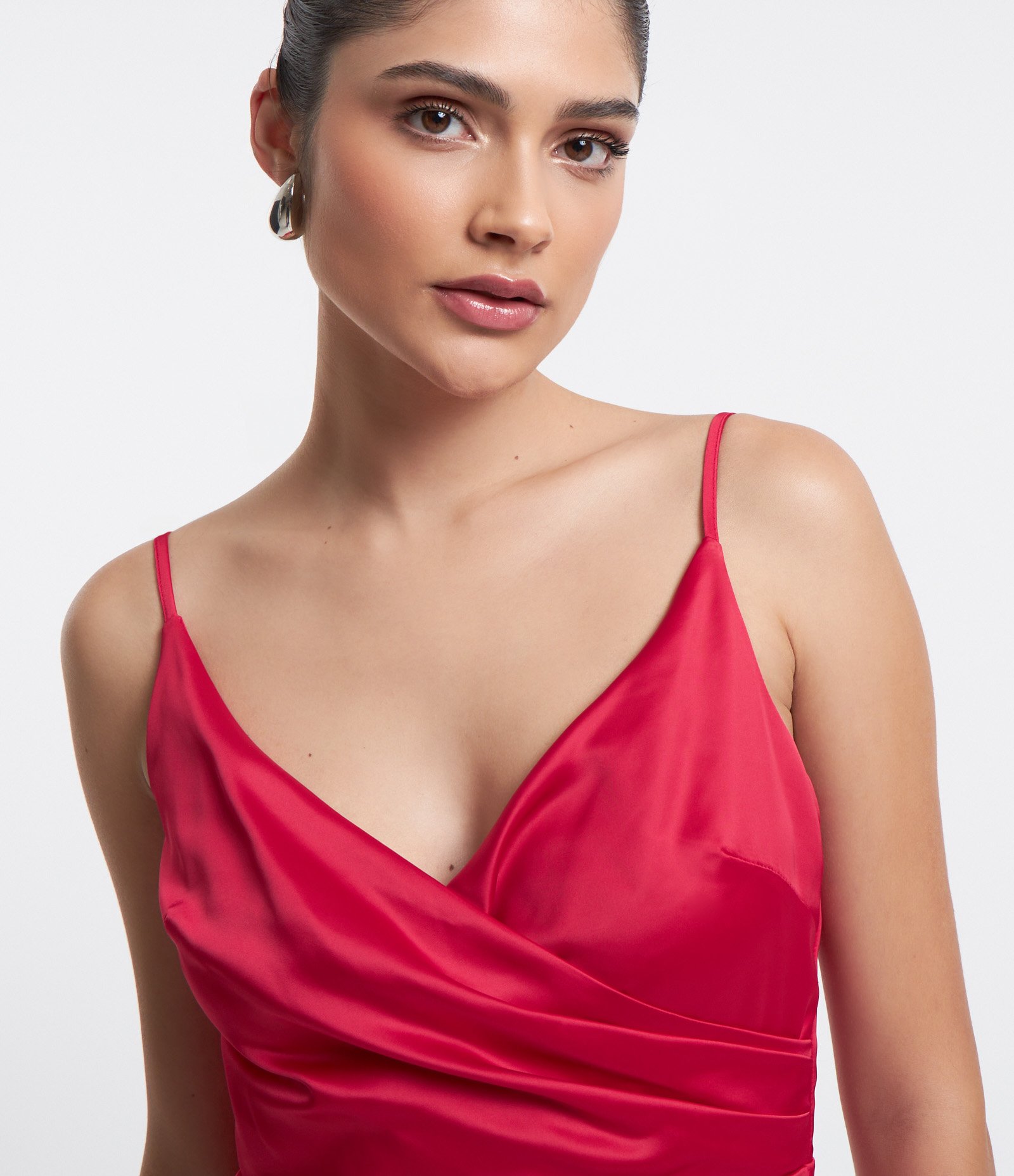 Vestido Curto Acetinado de Alça com Textura Franzida 4