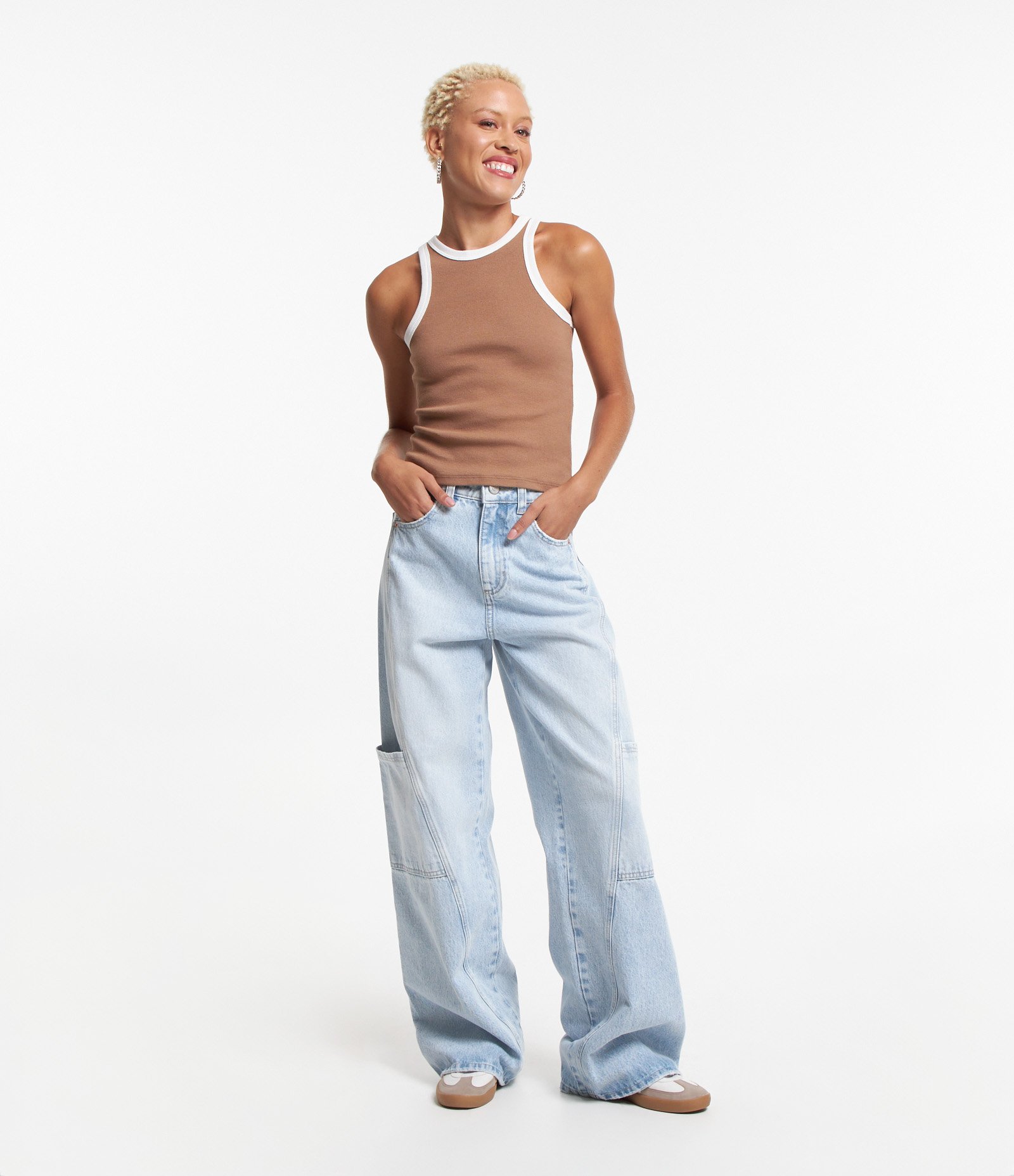 Blusa Regata em Ribana com Cava Contrastante Marrom 2