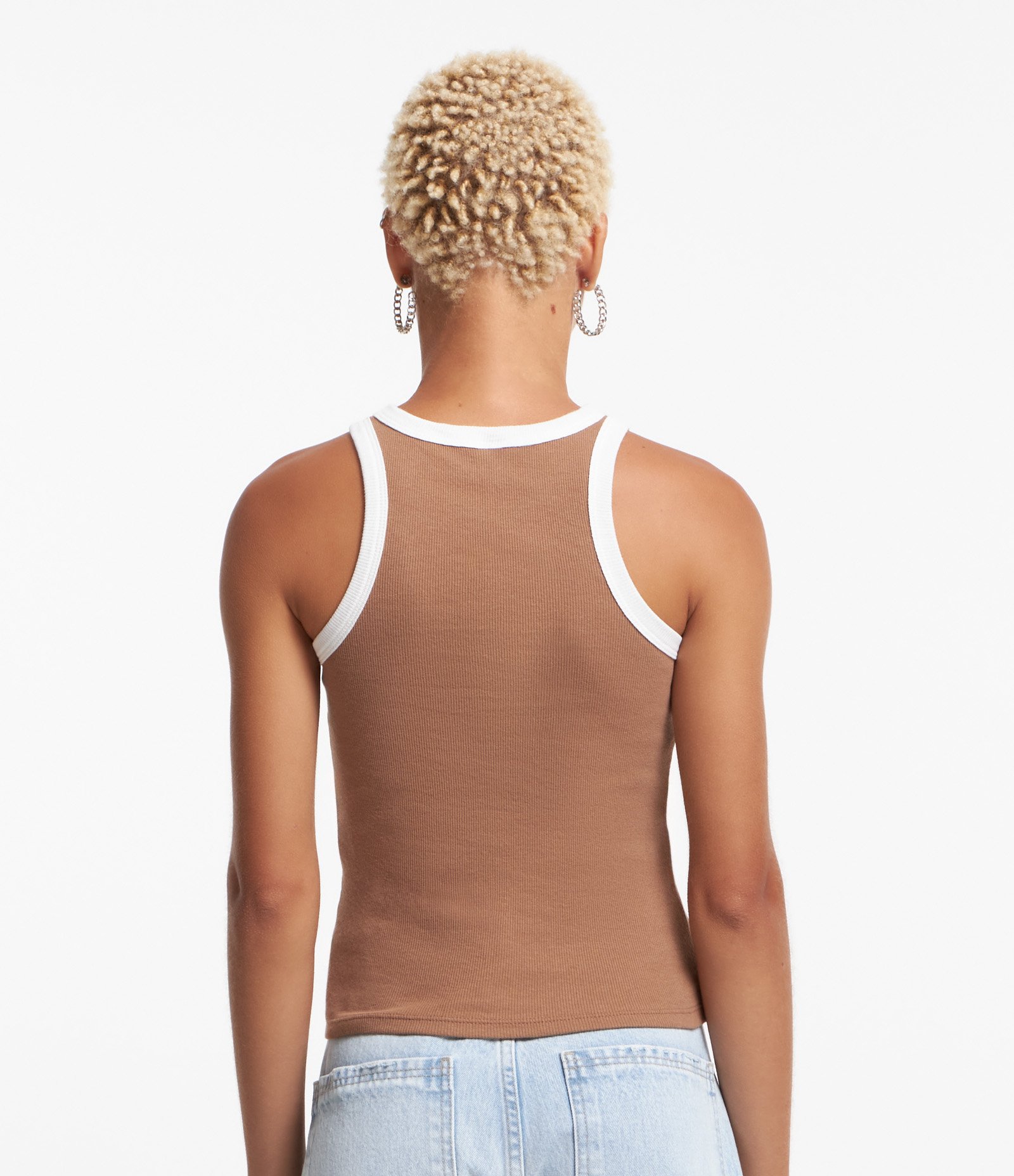 Blusa Regata em Ribana com Cava Contrastante Marrom 3