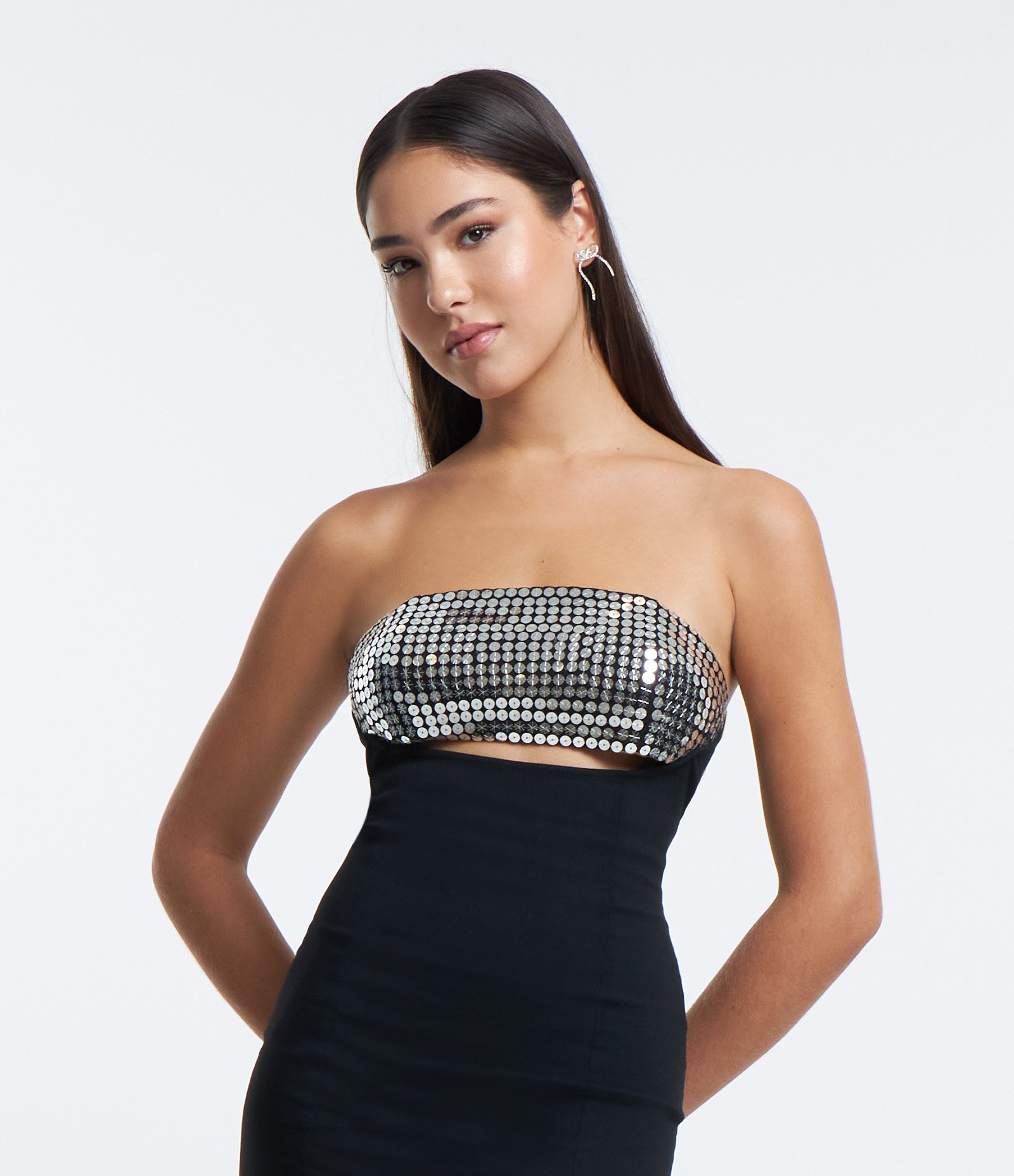 Vestido Curto em Bengaline Tomara que Caia com Paetês no Busto Preto 1