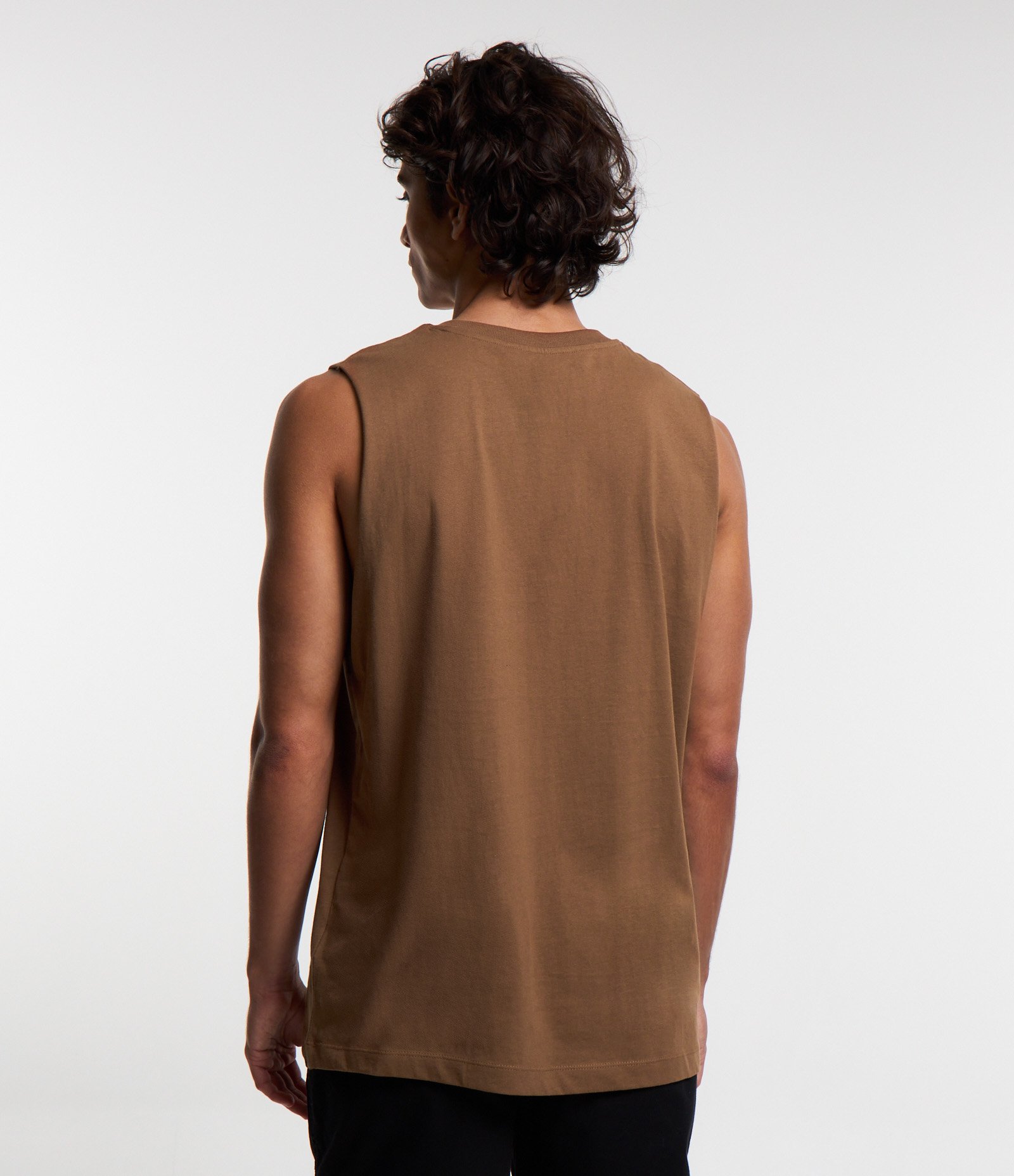 Regata Machão Básica em Algodão Marrom 3