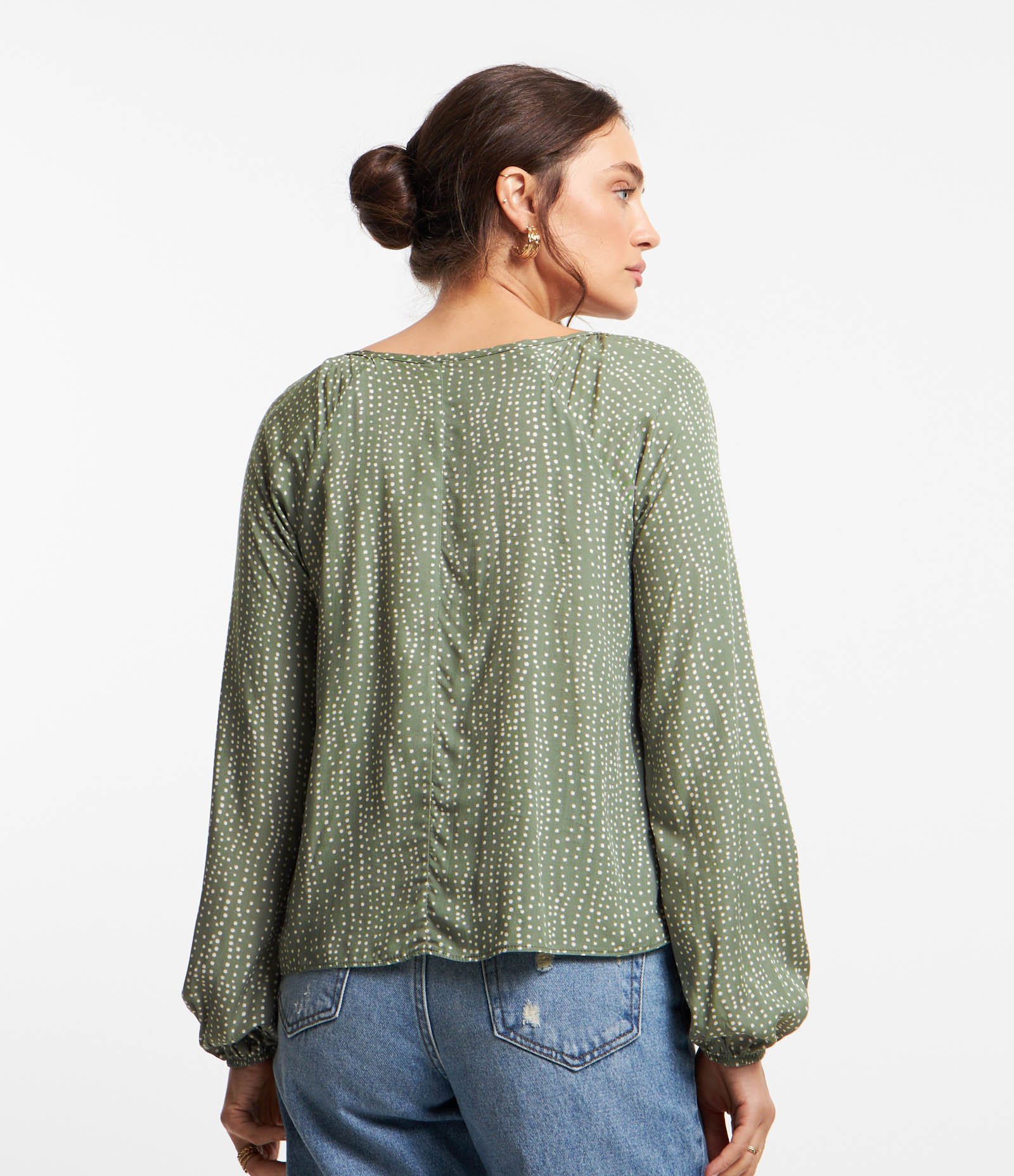 Blusa em Viscose com Decote V e Estampa Poá Verde 4