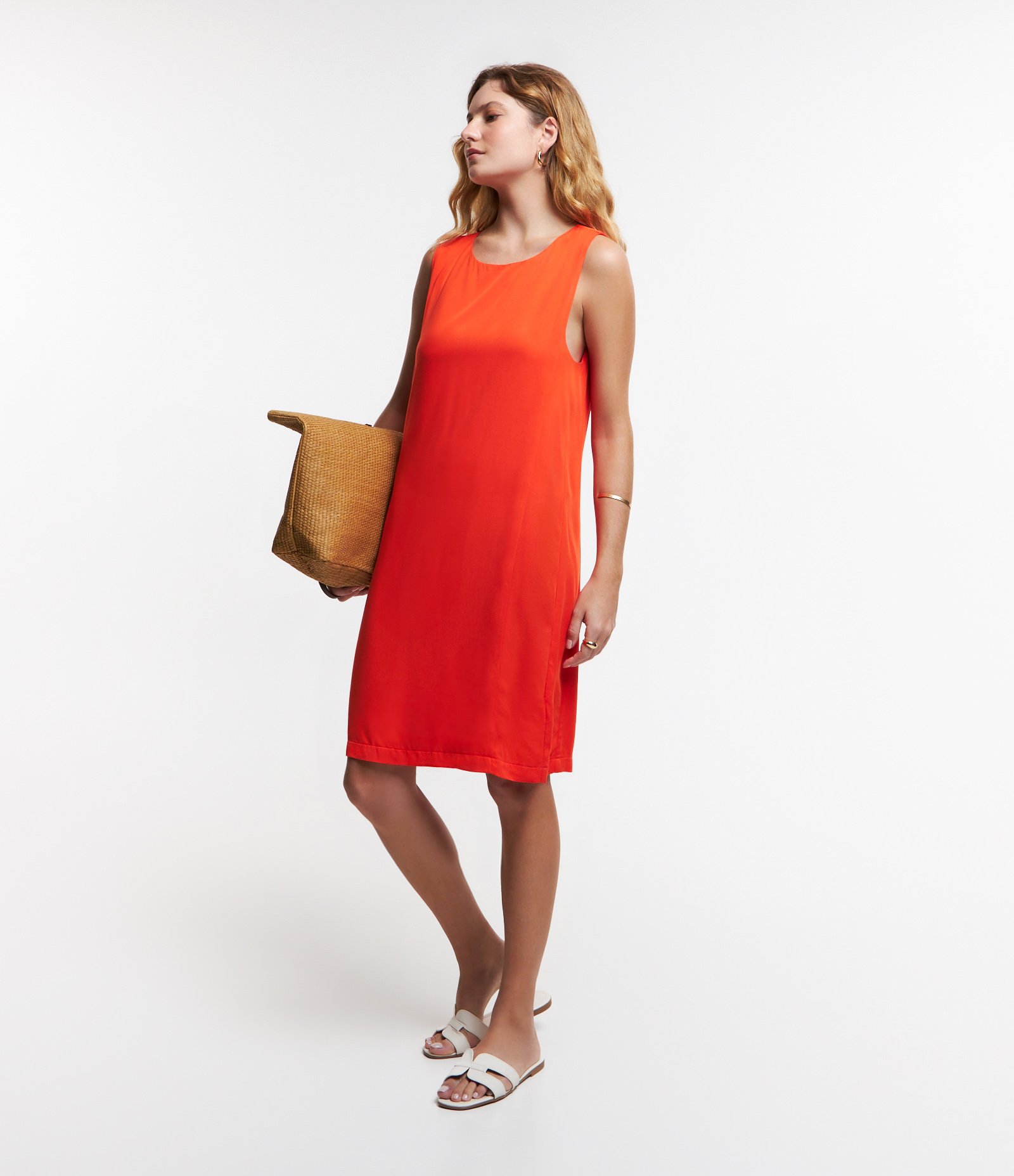 Vestido em Viscolinho com Alça Larga e Fechamento em Zíper nas Costas Laranja 1