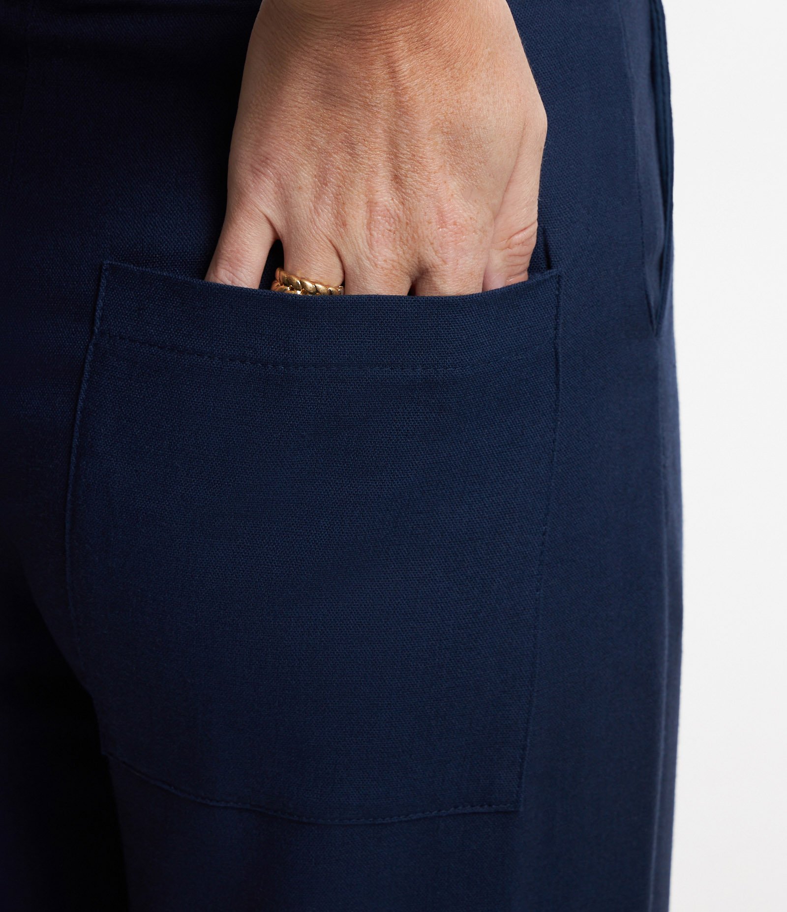 Calça Reta em Viscolinho com Cós Contrastante em Tricoline Azul Escuro/ Branco 5