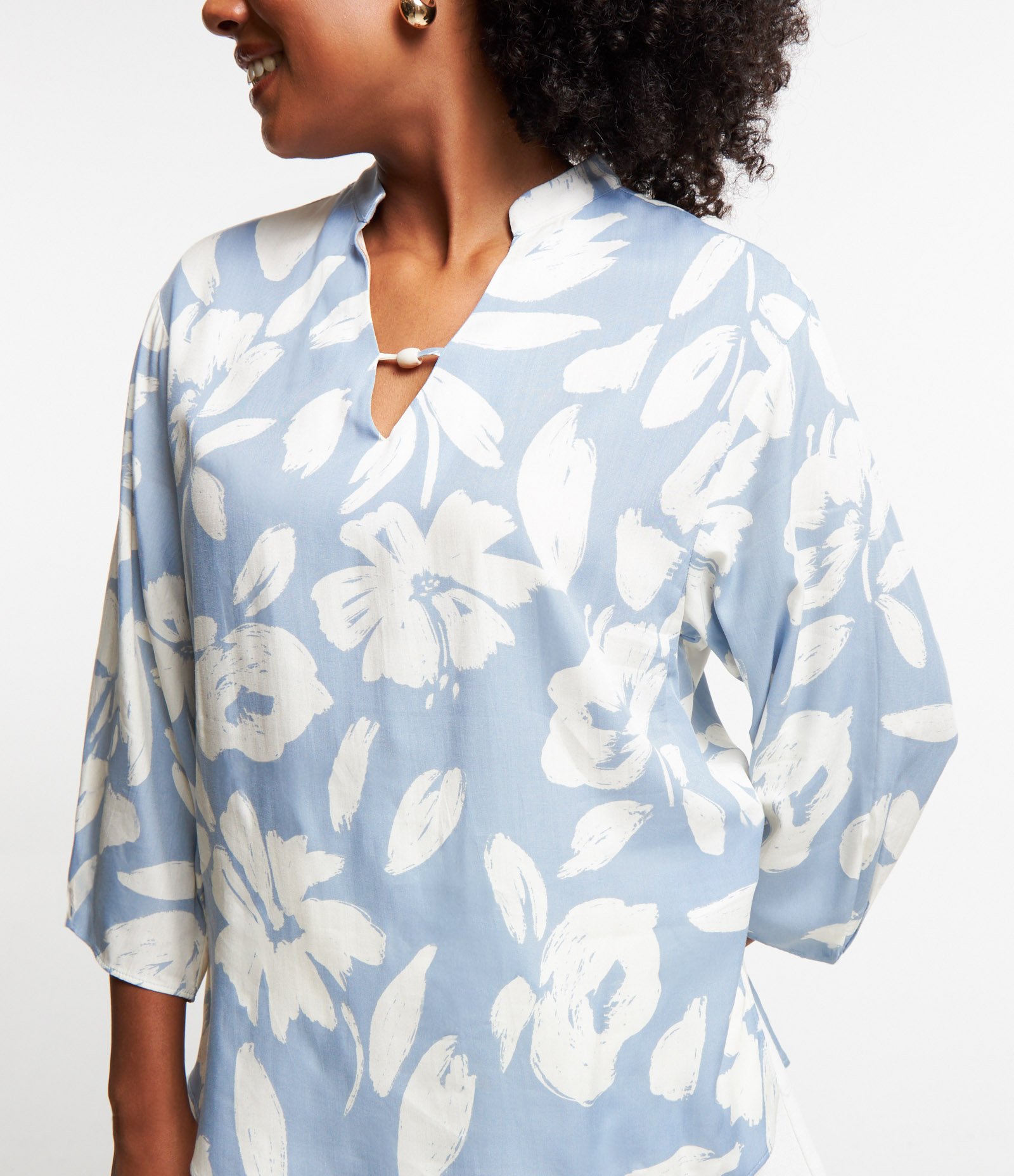 Blusa em Viscose com Manga 7/8 e Estampa Floral Azul 4