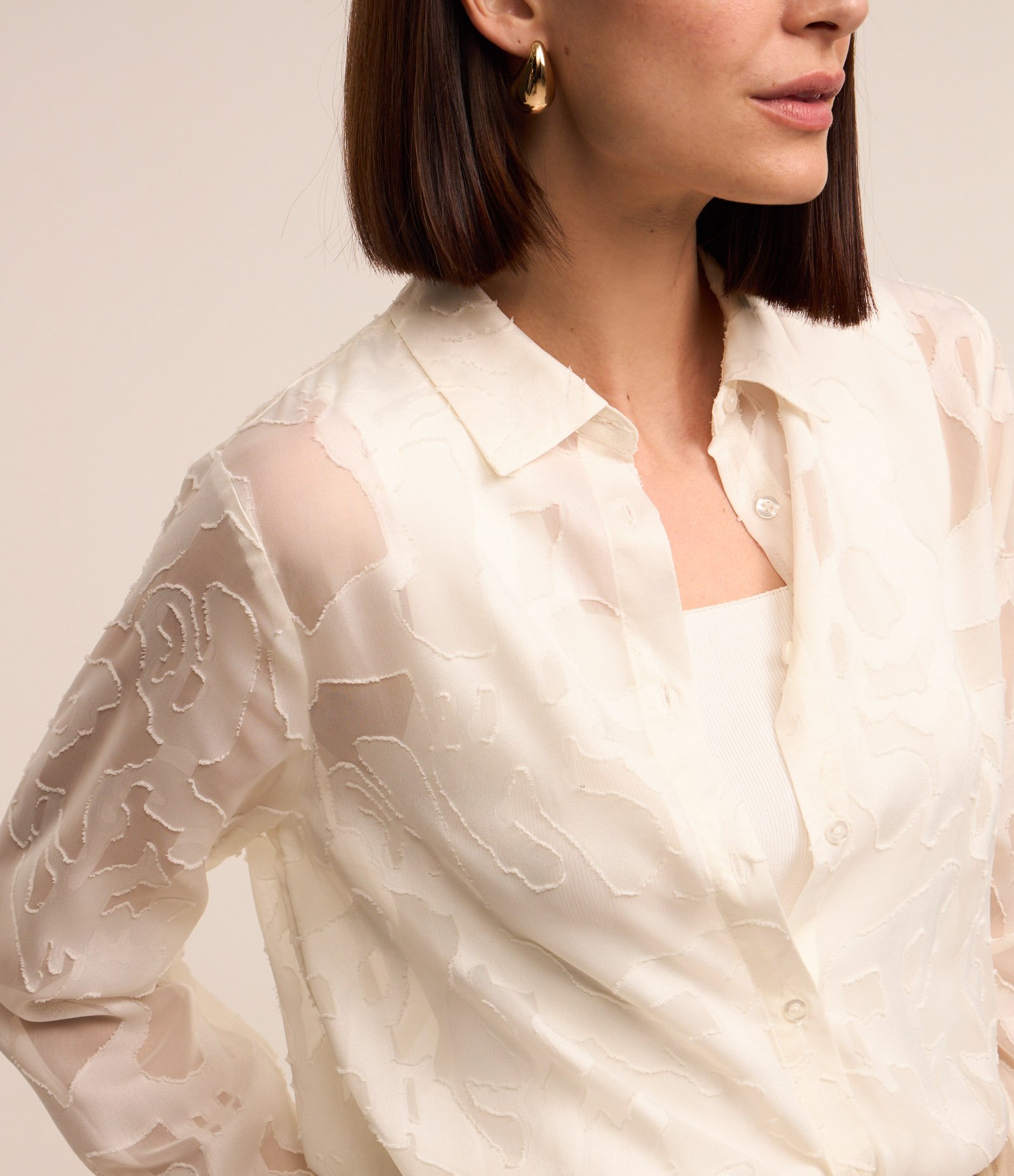 Camisa em Chiffon com Textura Devorê Off White 3