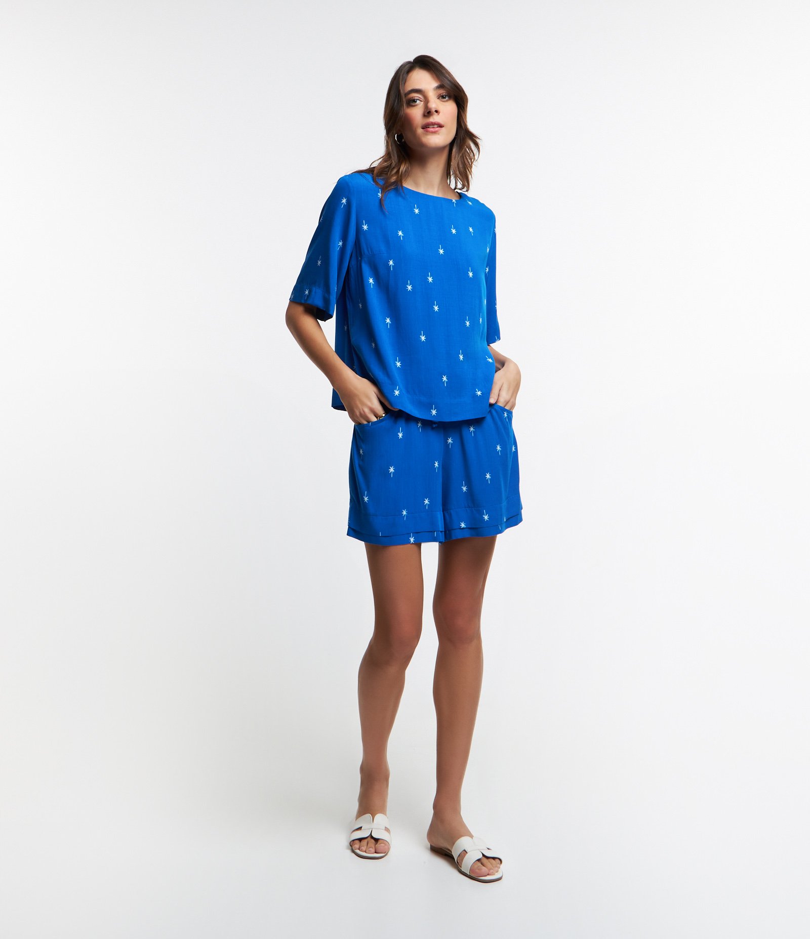 Short em Viscose com Amarração e Barra Dupla Azul 2