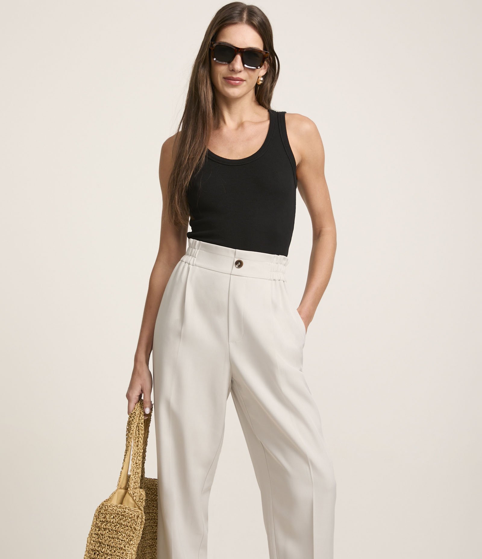 Calça Cenoura Alfaiatada com Cós Elástico e Pregas Cinza 2