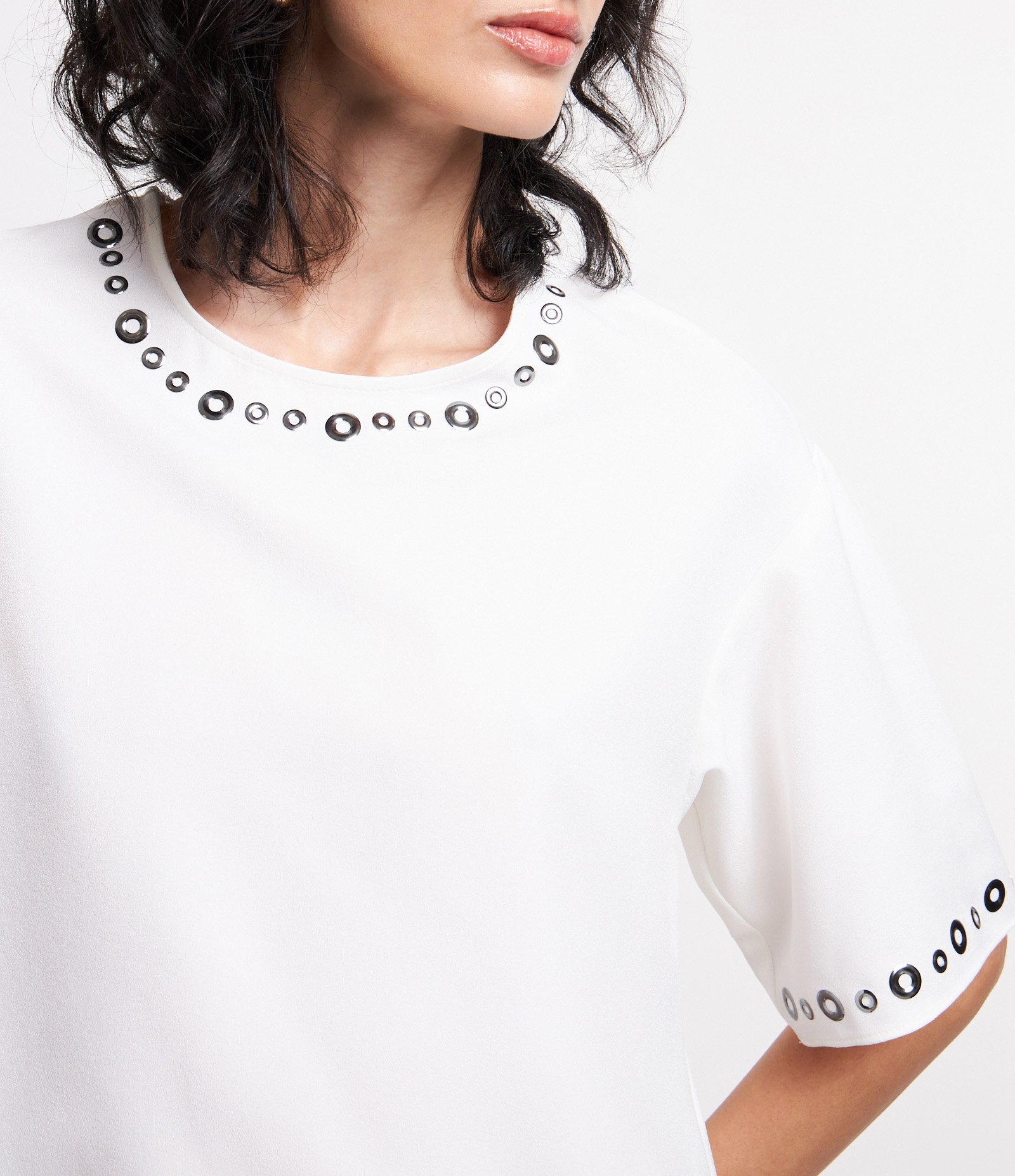 Blusa em Crepe com Ilhoses na Manga e Gola Branco Neve 3