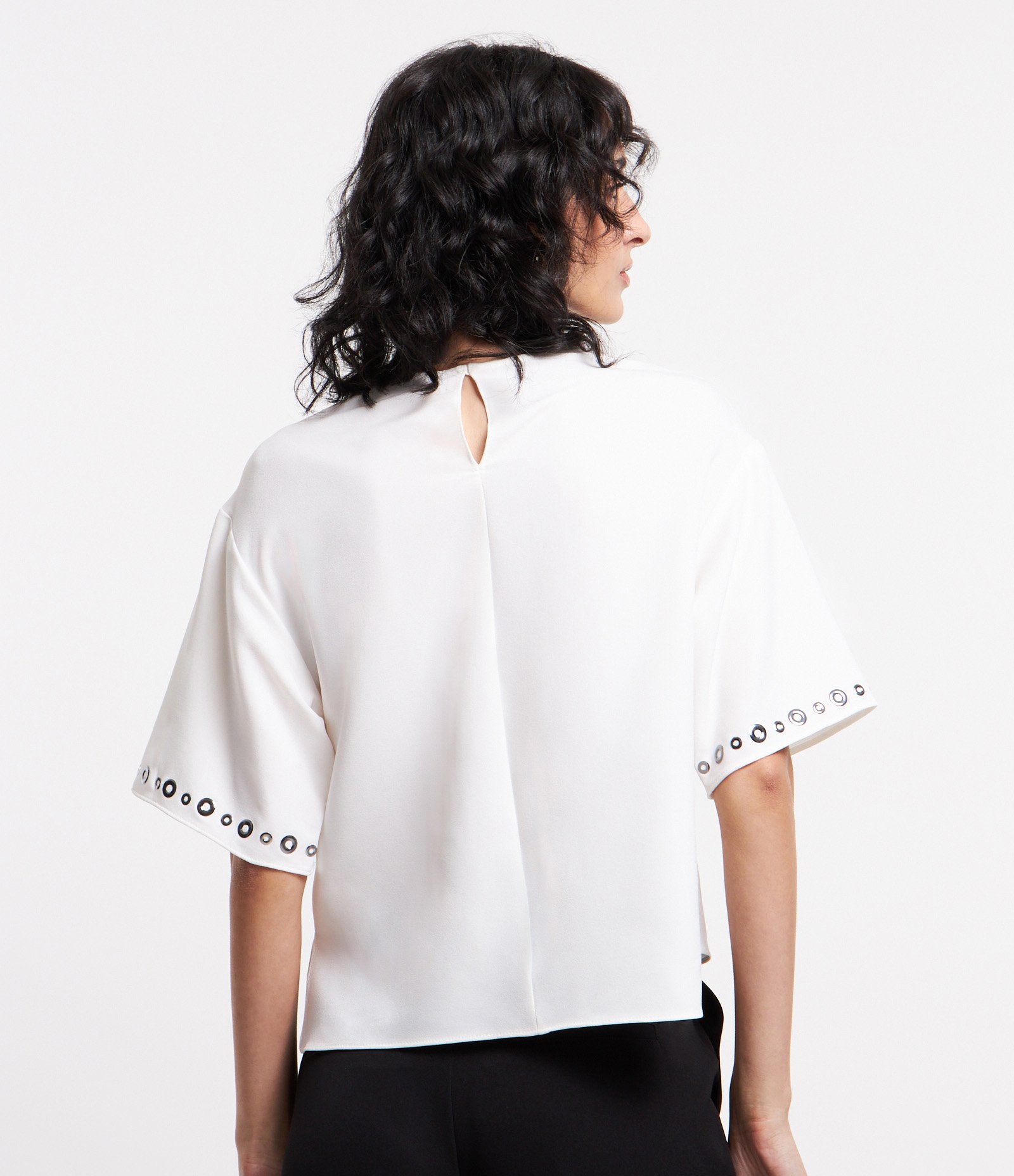 Blusa em Crepe com Ilhoses na Manga e Gola Branco Neve 4