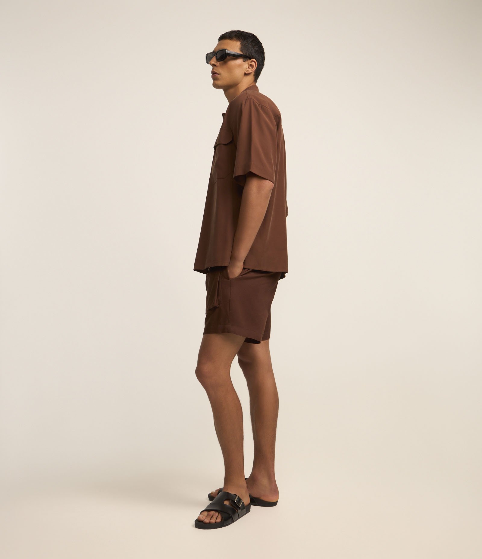 Camisa em Viscose com Bolso Cargo Marrom 4
