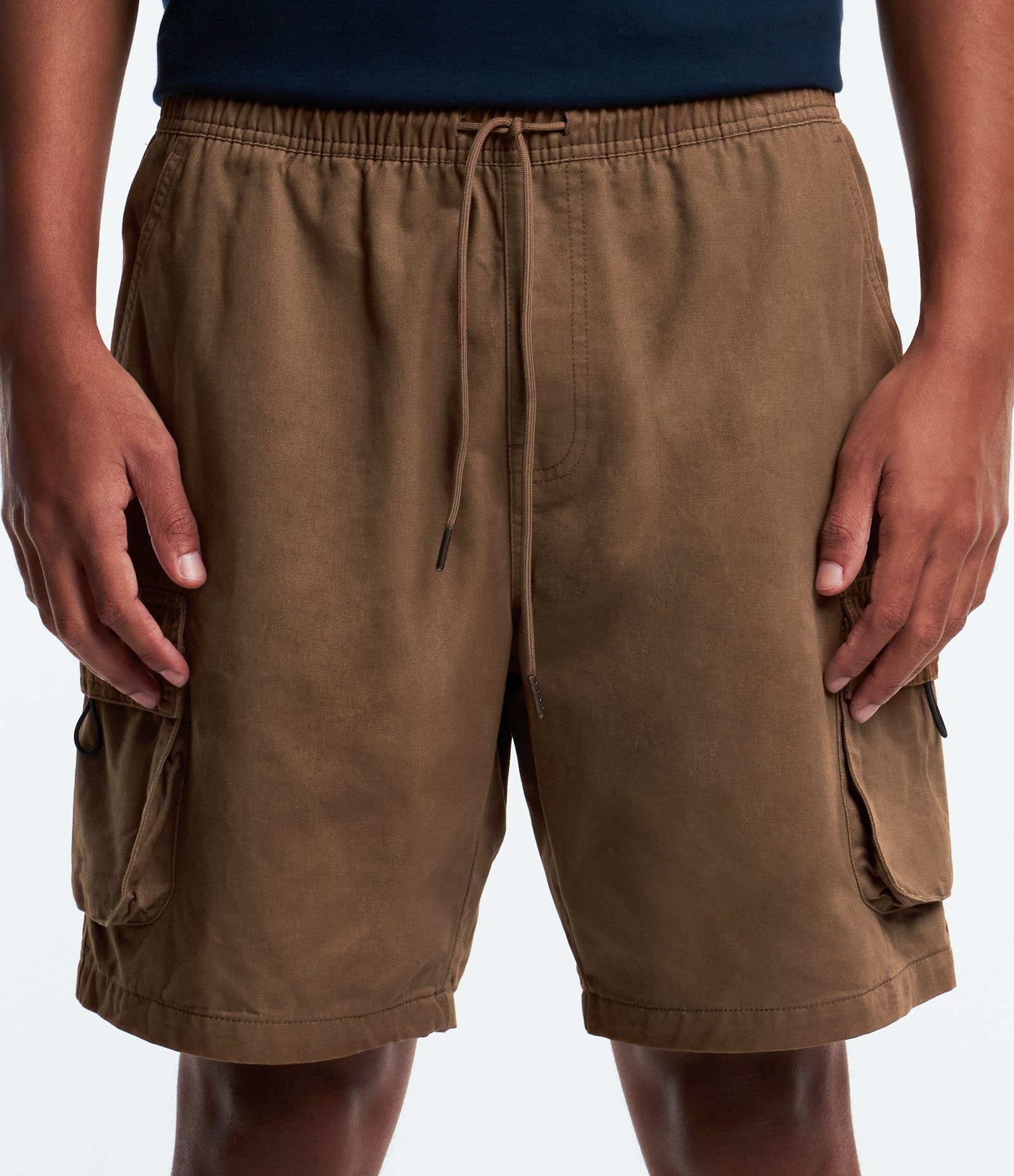 Bermuda em Algodão com Cós Elástico e Bolsos Cargo Marrom Café 2