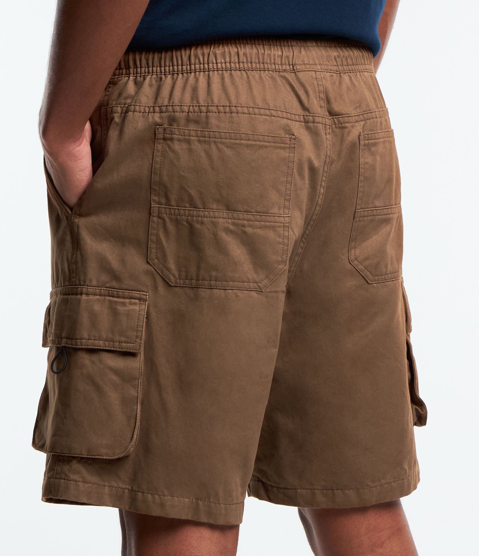 Bermuda em Algodão com Cós Elástico e Bolsos Cargo Marrom Café 3