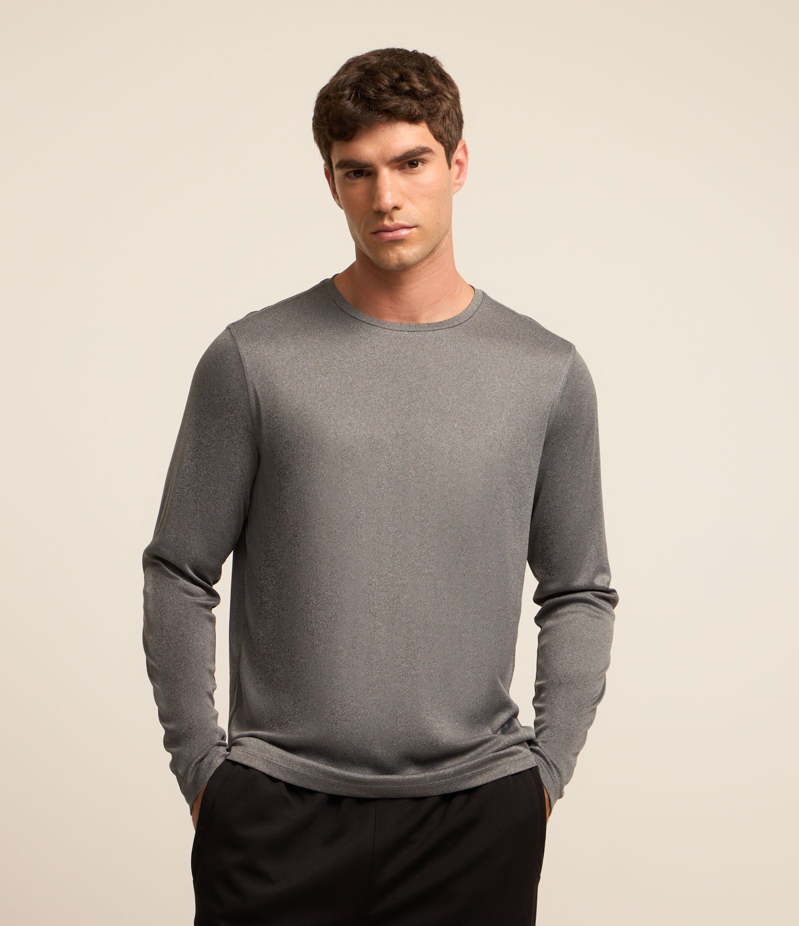 Camiseta Comfort Esportiva com Tecnologia Dry e Proteção UV Cinza 1