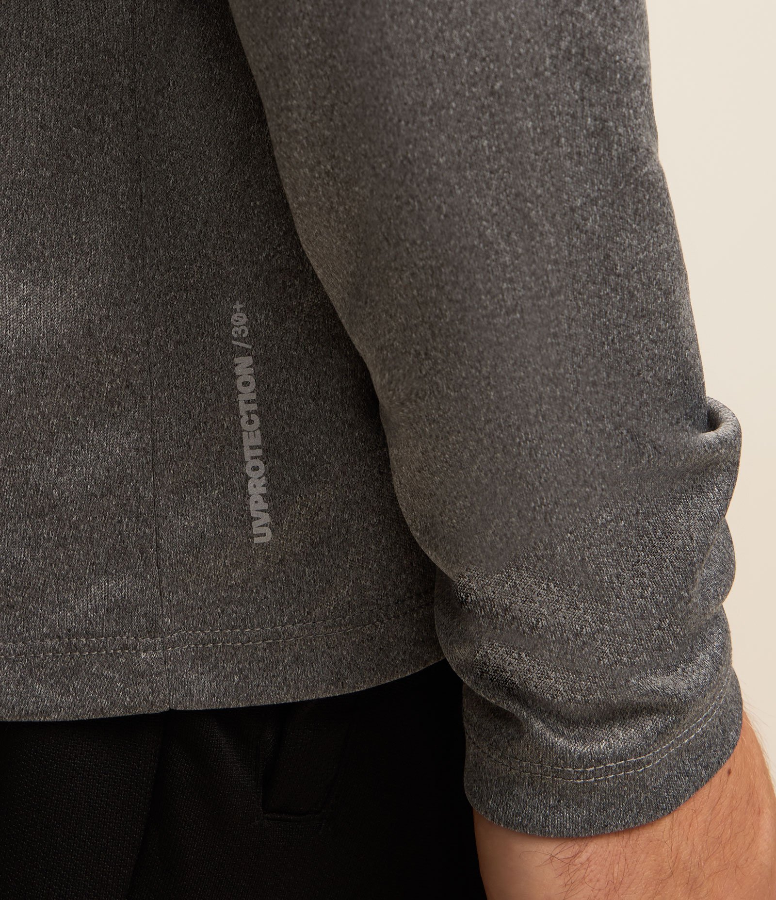 Camiseta Comfort Esportiva com Tecnologia Dry e Proteção UV Cinza 3