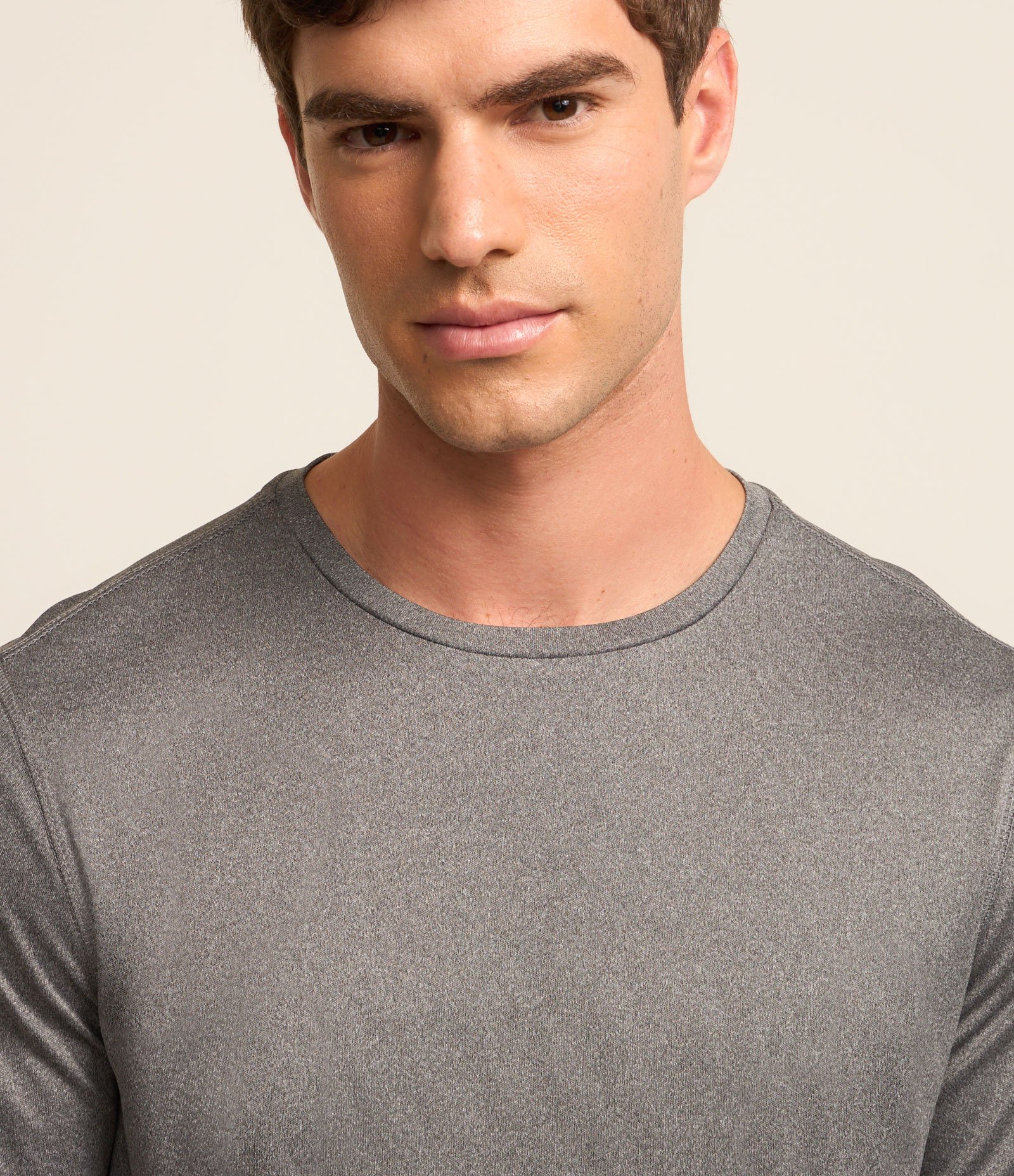 Camiseta Comfort Esportiva com Tecnologia Dry e Proteção UV Cinza 4
