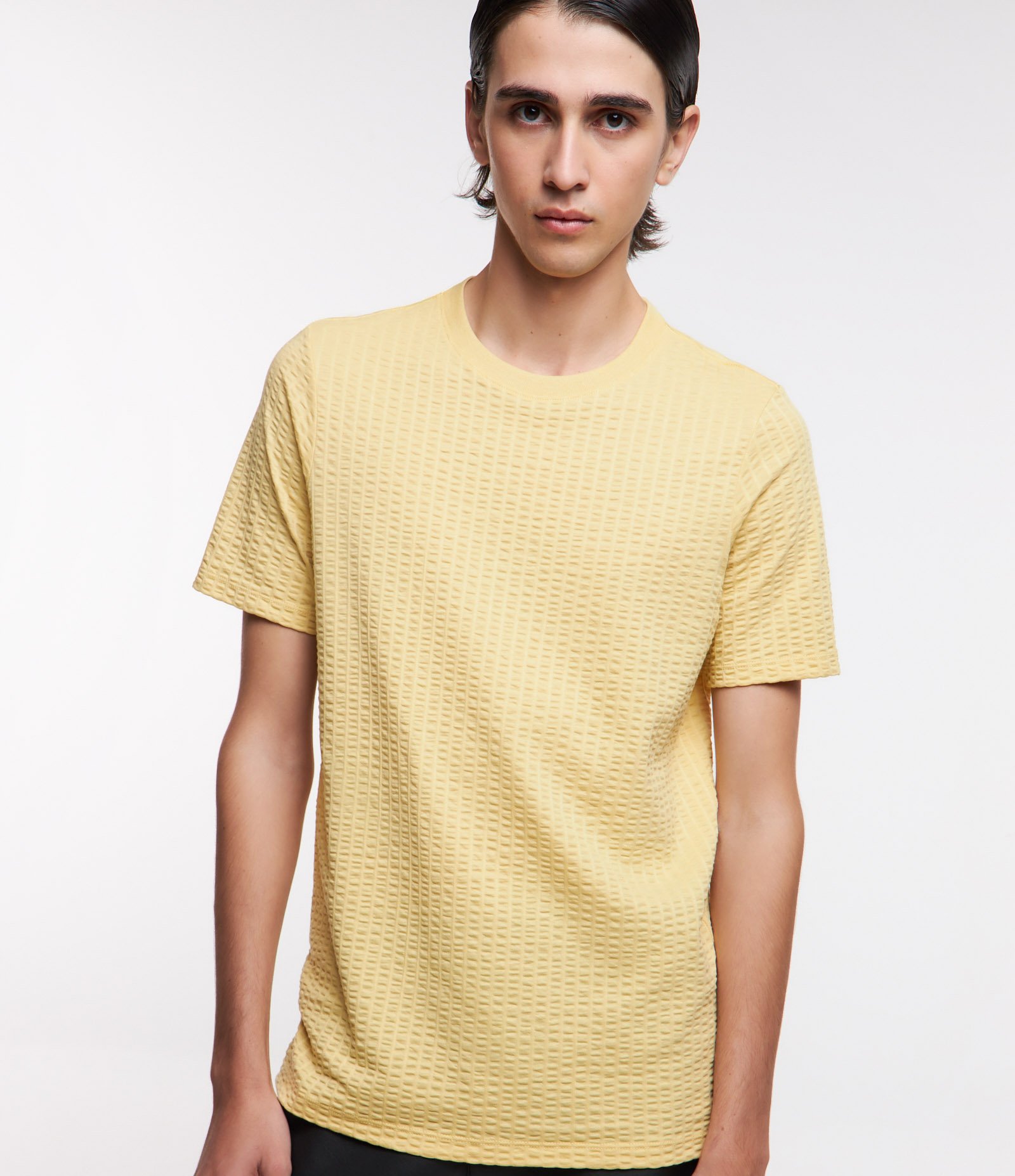 Camiseta Slim em Algodão com Textura de Listras Amarelo 1