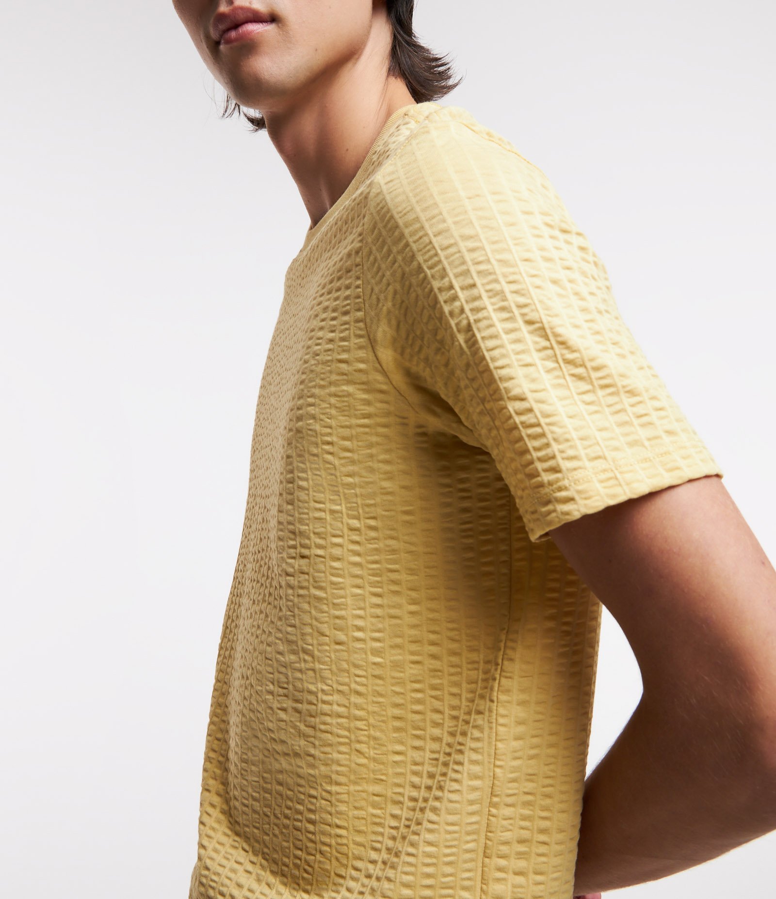Camiseta Slim em Algodão com Textura de Listras Amarelo 2