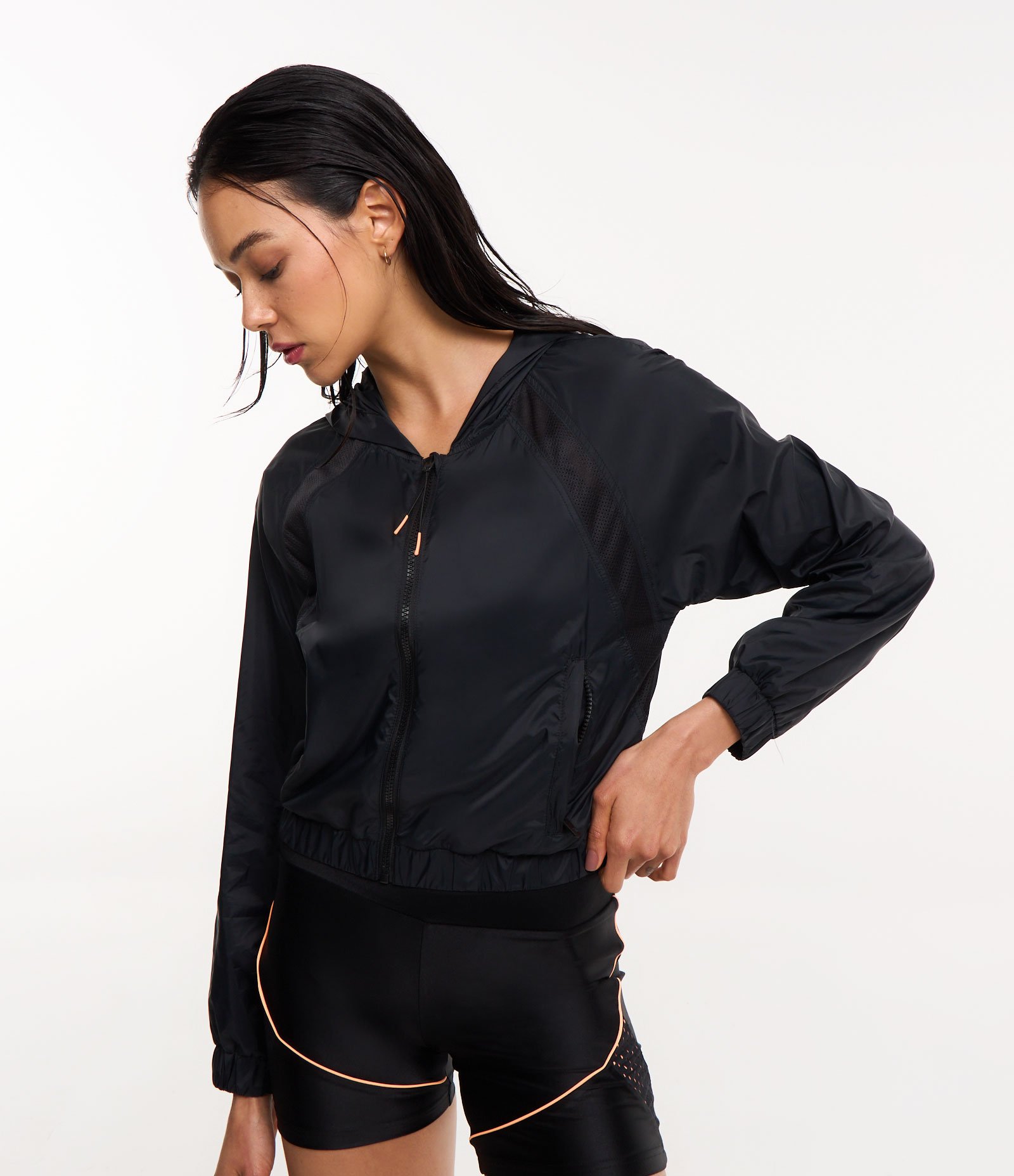 Jaqueta Corta Vento Esportiva em Poliamida com Fechamento em Zíper Preto 1