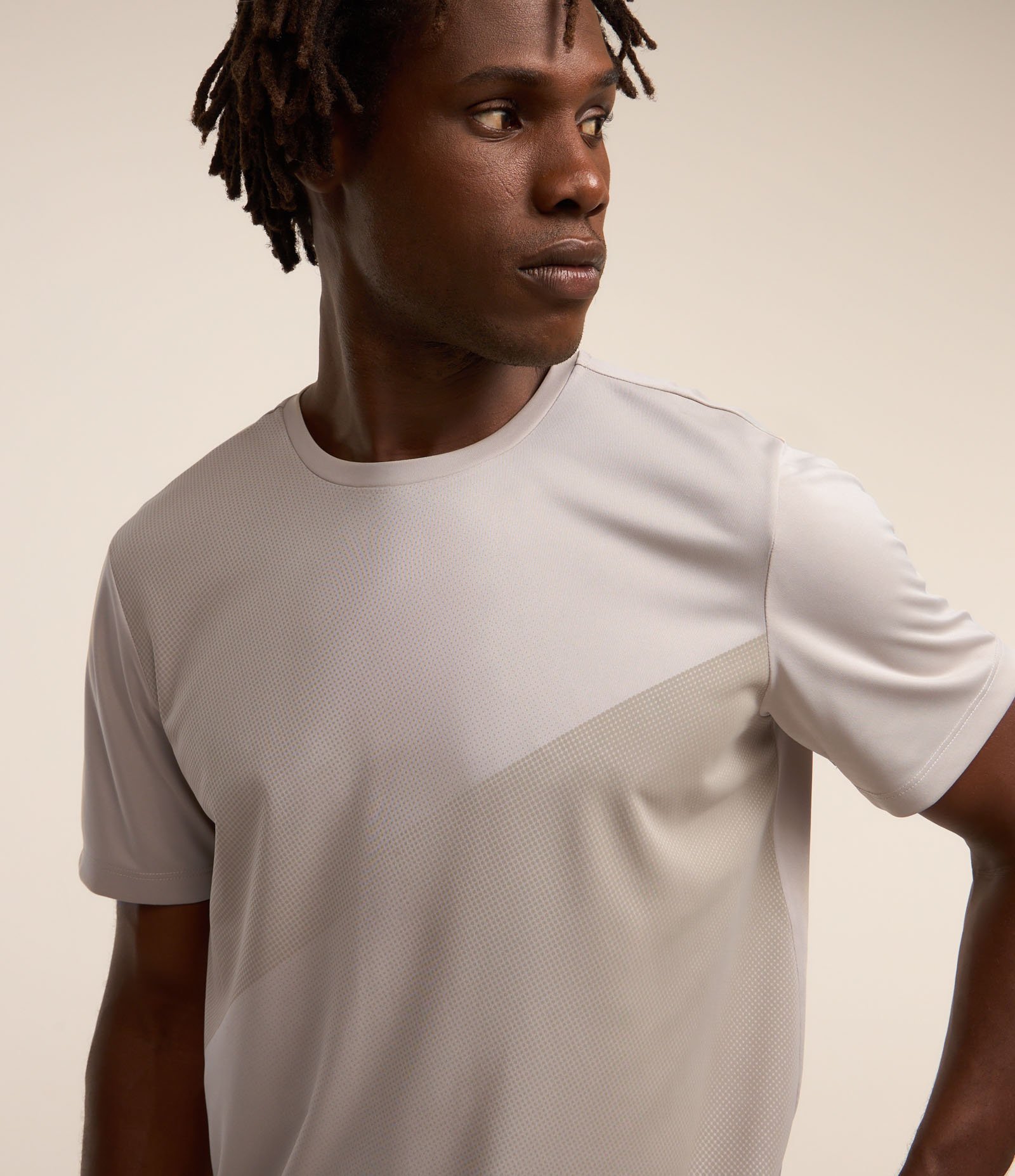 Camiseta Esportiva com Estampa Degrade Pontilhada Bege 3