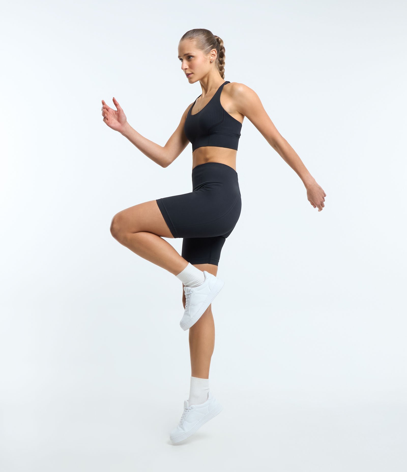 Bermuda em Poalimida Seamless com Textura Jacquard Preto 1