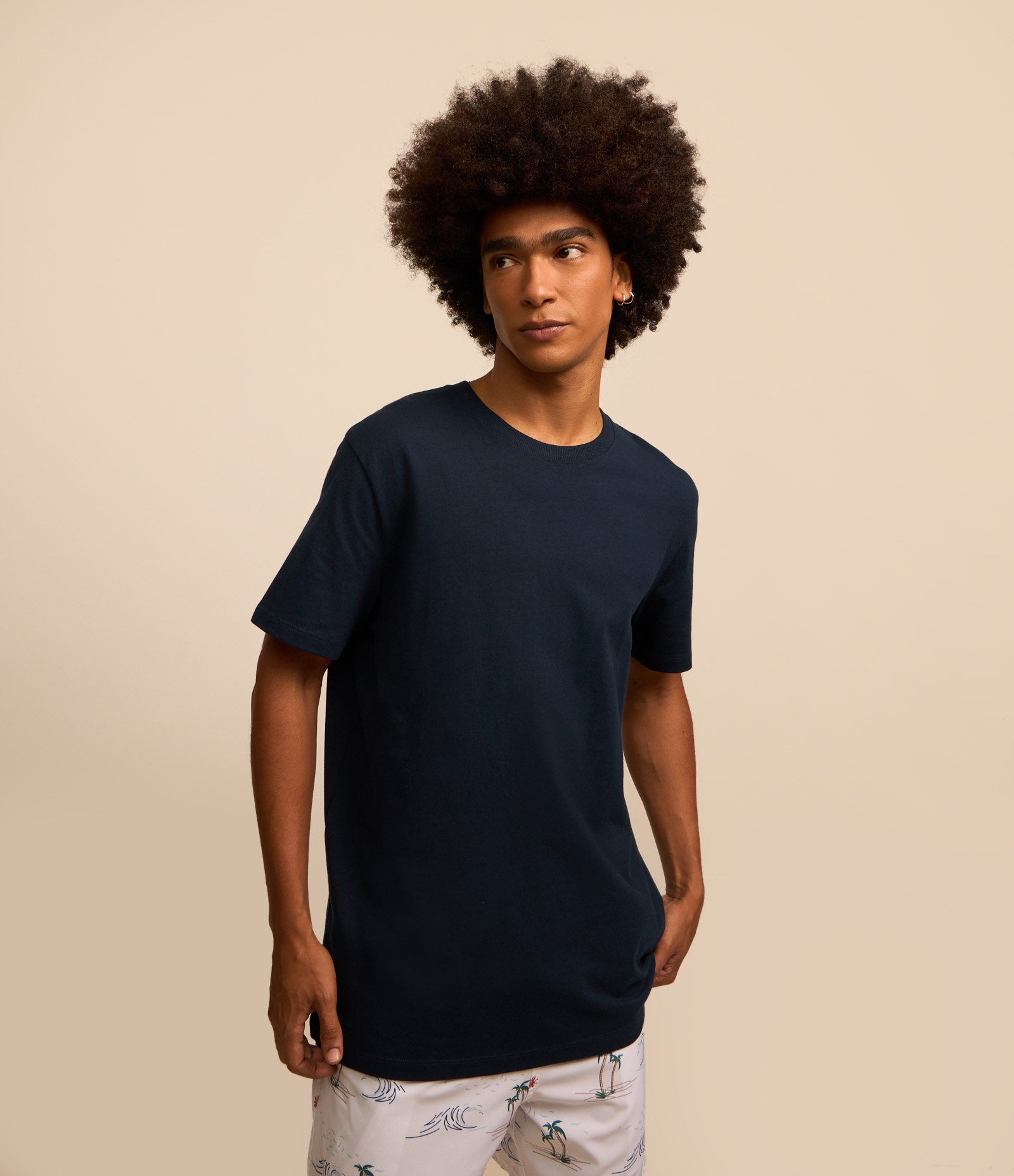 Camiseta Comfort Básica em Malhão com Etiqueta na Manga Azul Marinho 1