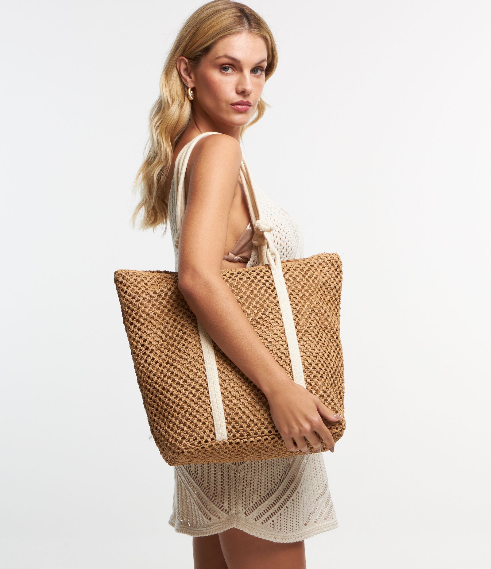 Bolsa de Praia em Papel com Alça de Corda com Nó Marrom 1