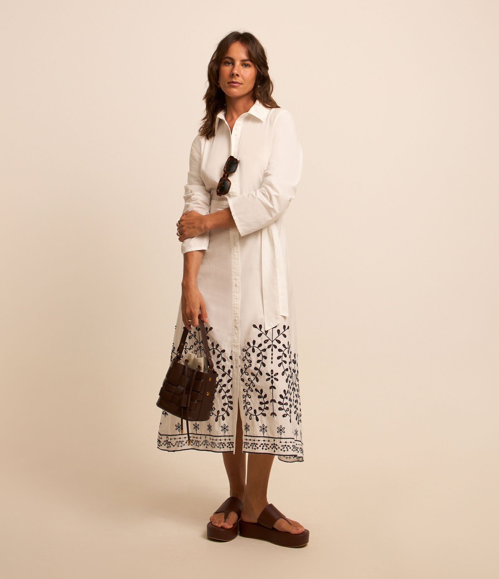 Vestido Chemise em Tricoline com Amarração e Barrado de Richelieu Branco 1