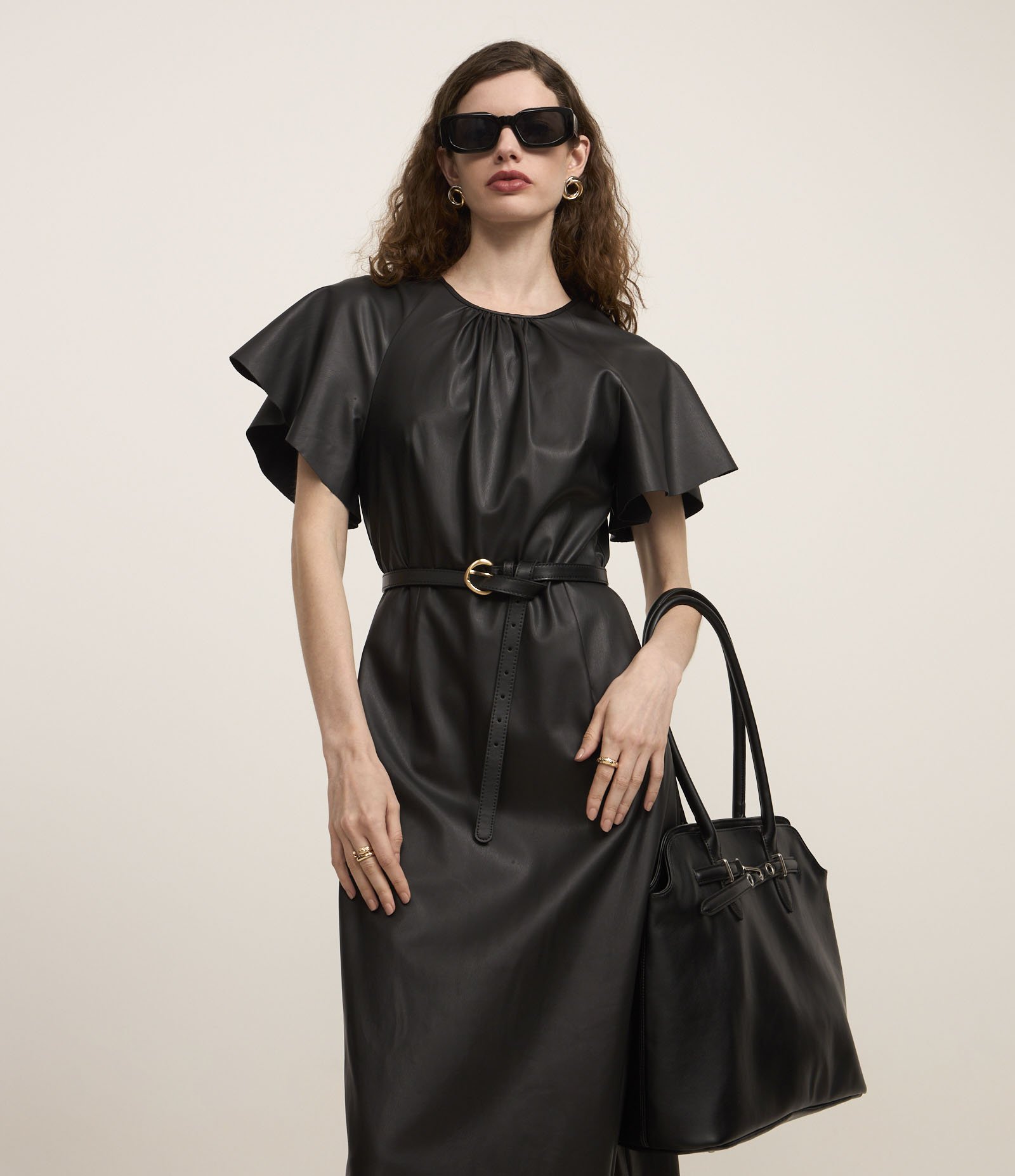 Vestido Evasê Midi em Material Sintético com Manga curta Preto 2